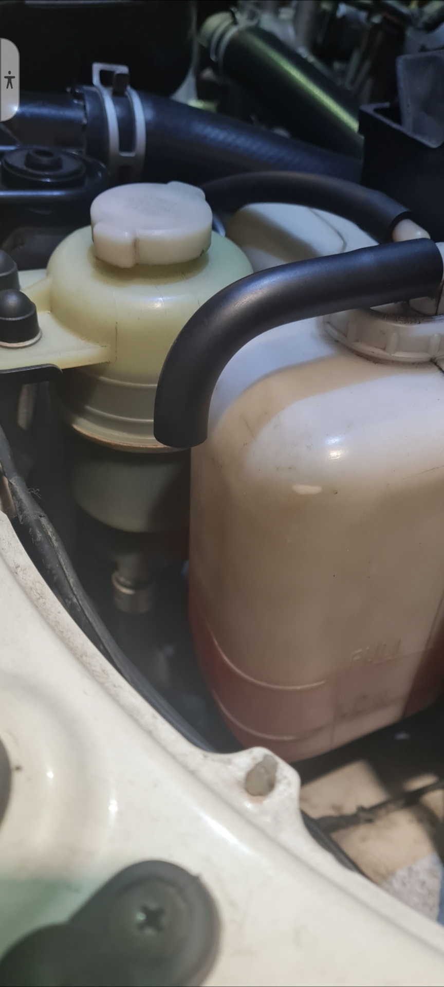 Не много выдавливает антифриз в расширительнй бачек — Mitsubishi Pajero ...