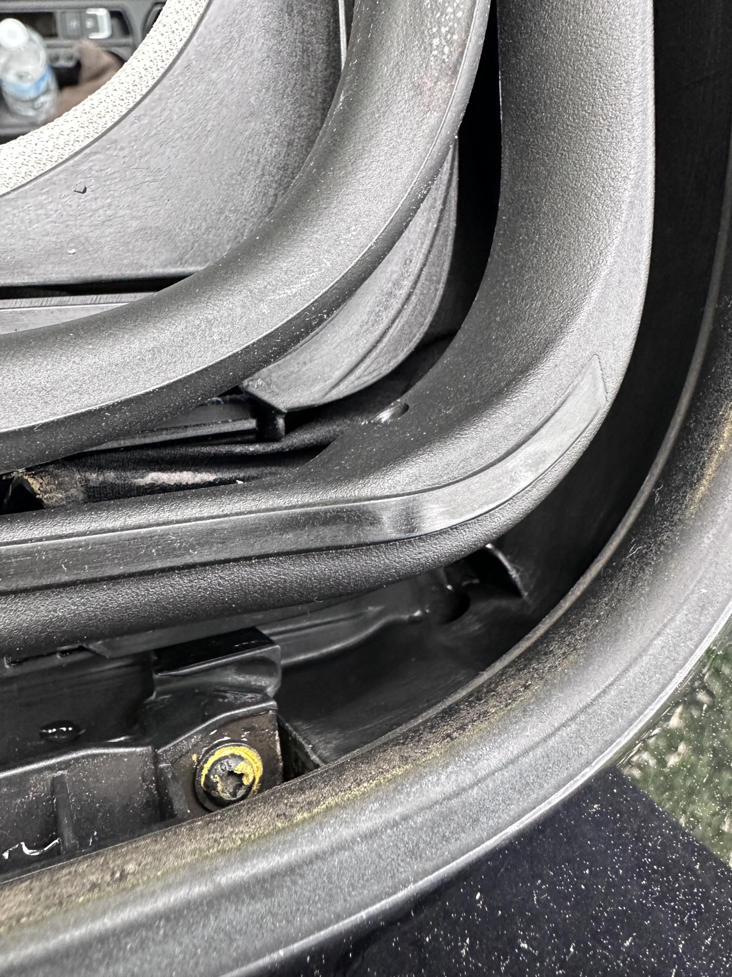 Прочистка дренажных отверстий — Volkswagen Touran (1G), 2 л, 2003 года ...