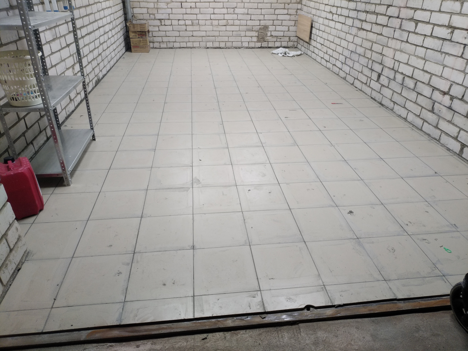 Сделал стяжку пола, чем покрасить? — Сообщество «Гараж Мечты» на DRIVE2