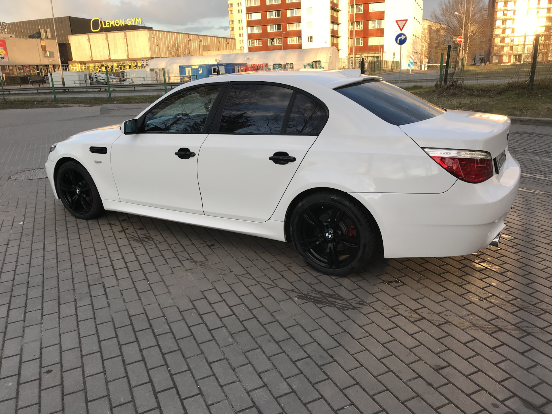 Жабры м5 е60 — BMW 5 series (E60), 3 л, 2004 года | стайлинг | DRIVE2