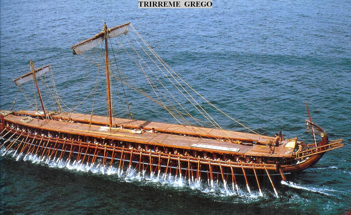 Триера корабль в древней греции. Трирема олимпия. Древняя греция трирема корабль. Триера это в древней греции. Галеры финикийцев.