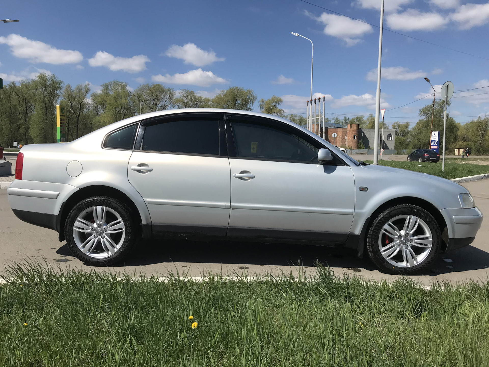 Подскажите какая резина лучше встанет 225/50 r17 или 215/50 r17 ...