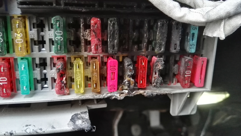 Вырубается магнитола и приборы при включении поворотника! #часть1 ...