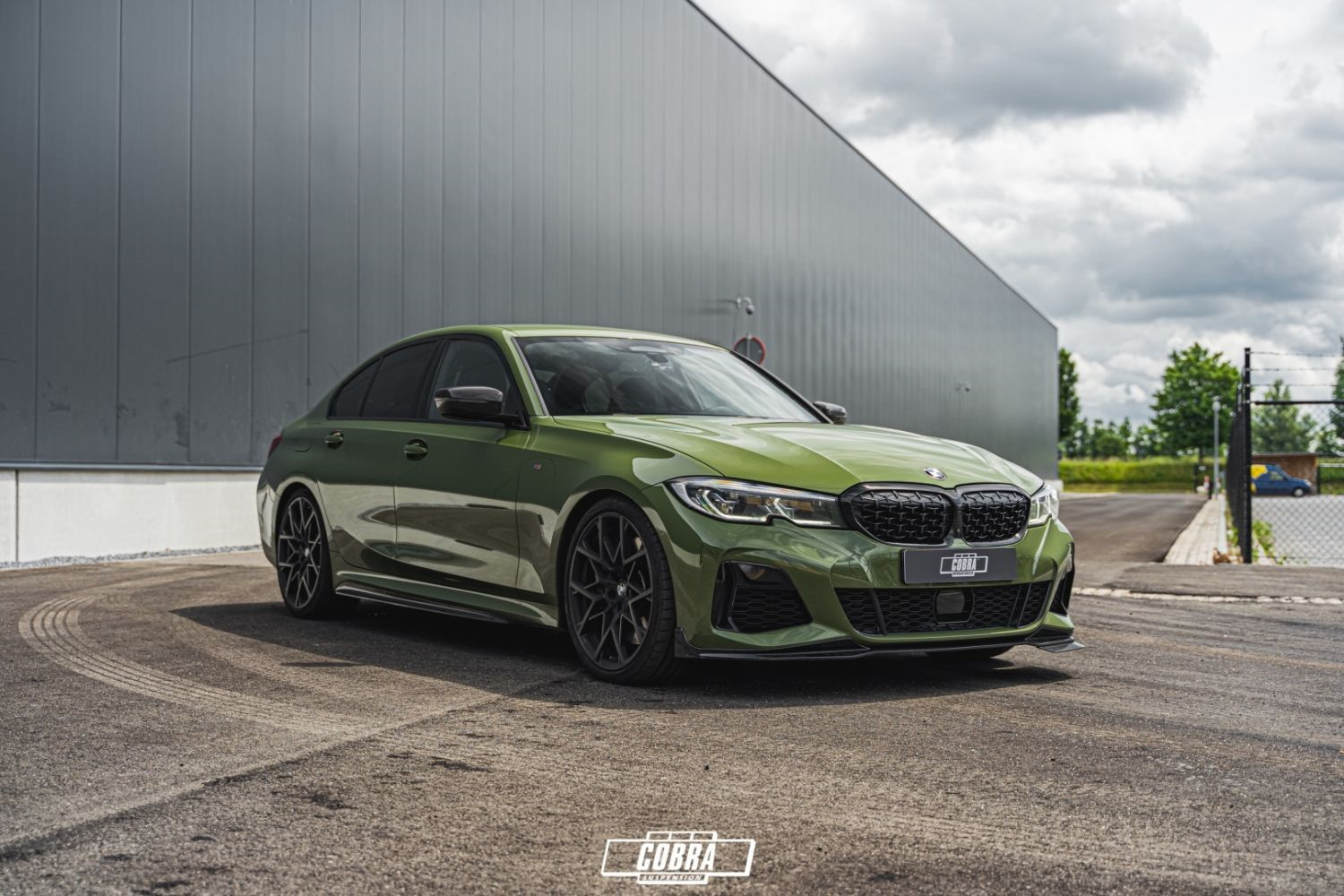 BMW 5 g30 зеленая