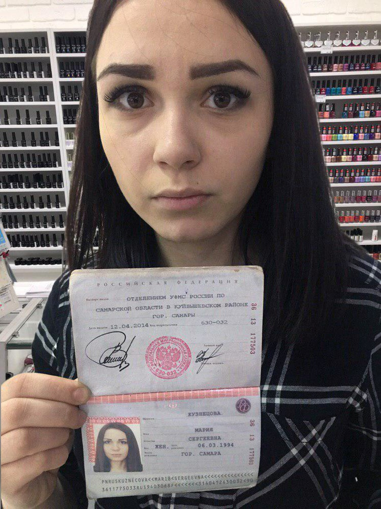 Фото с паспортом в руках зачем