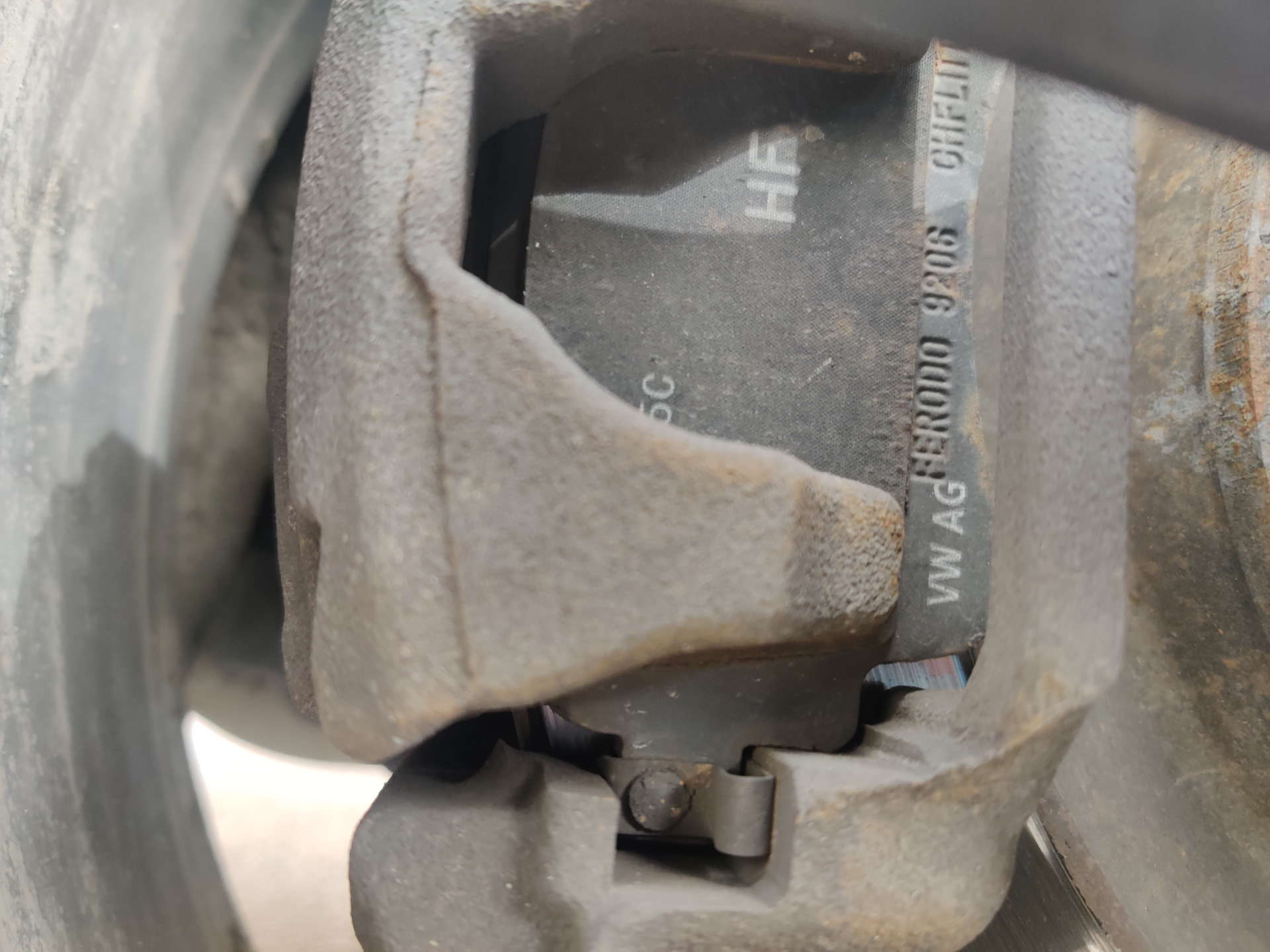 Тормозные колодки. Теперь не скрипят! — Audi Q5 (2G), 2 л, 2022 года ...