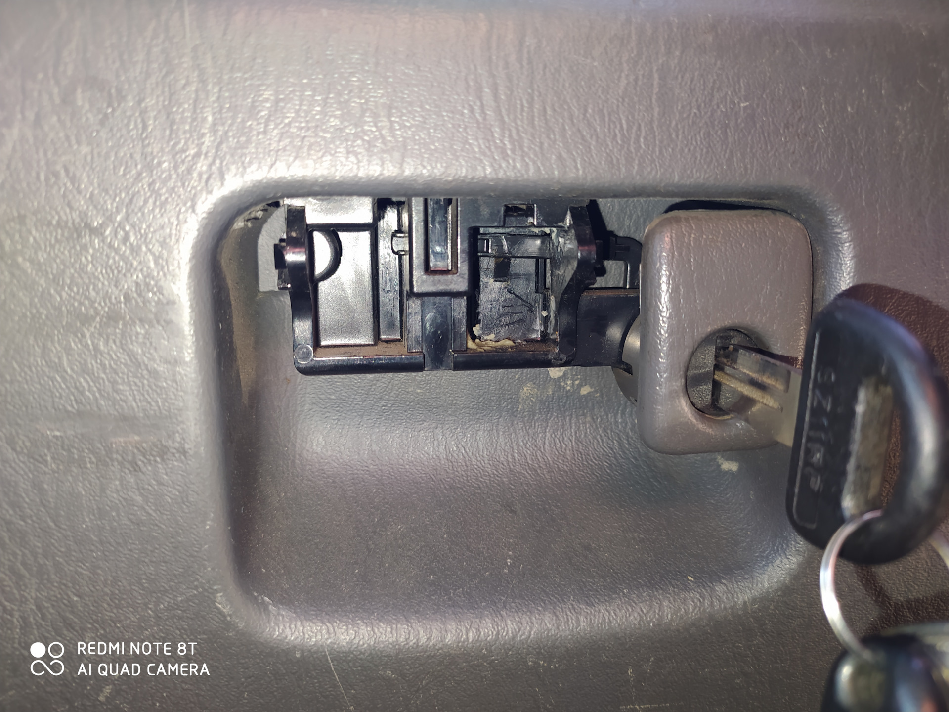 Вселенская катастрофа. Отвалилась ручка от бардачка — Chevrolet Tracker ...