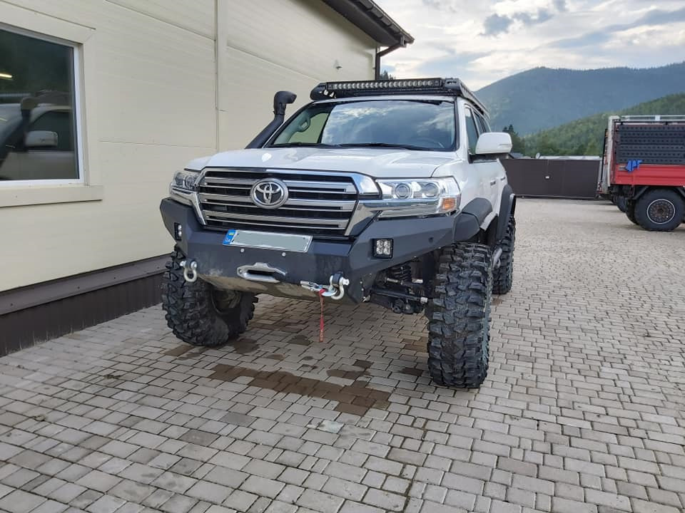 Toyota Land Cruiser 300 off Road Tuning