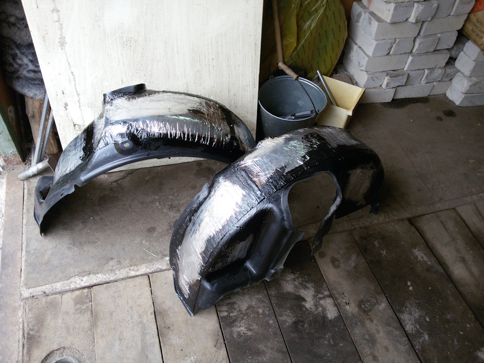 Шумоизоляция подкрылков передних арок — Volkswagen Polo Sedan, 1,6 л ...