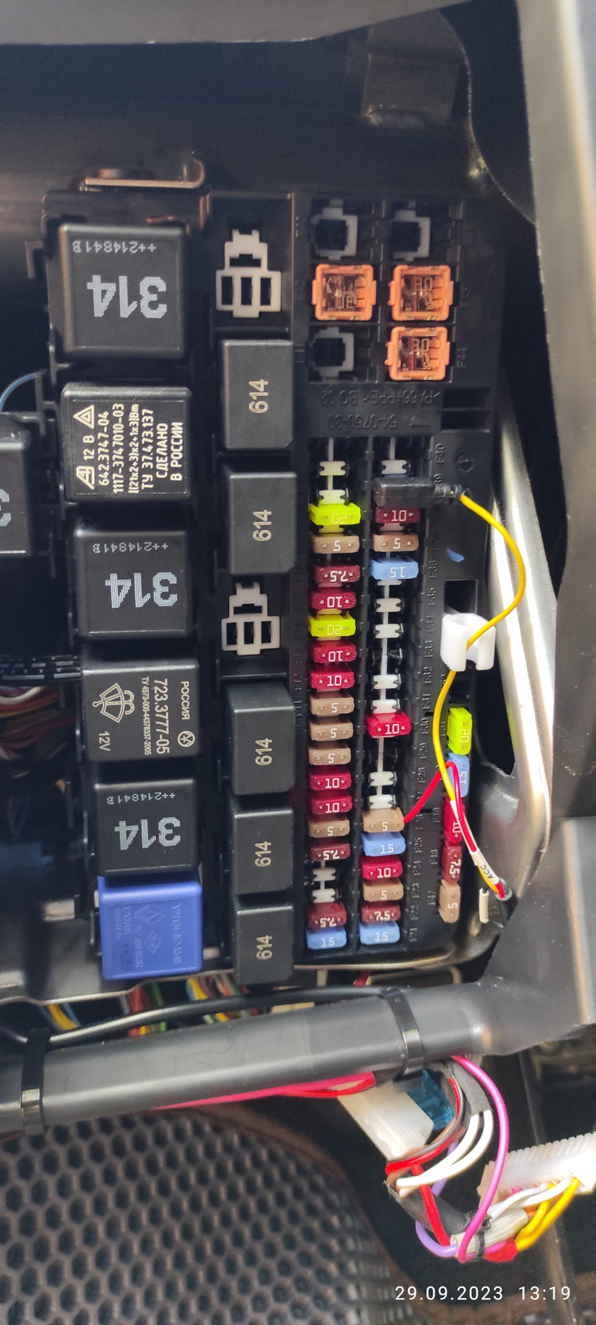 Колодка реле на Гранта FL, Vesta, Renault — Lada Гранта (2G) FL, 1,6 л ...