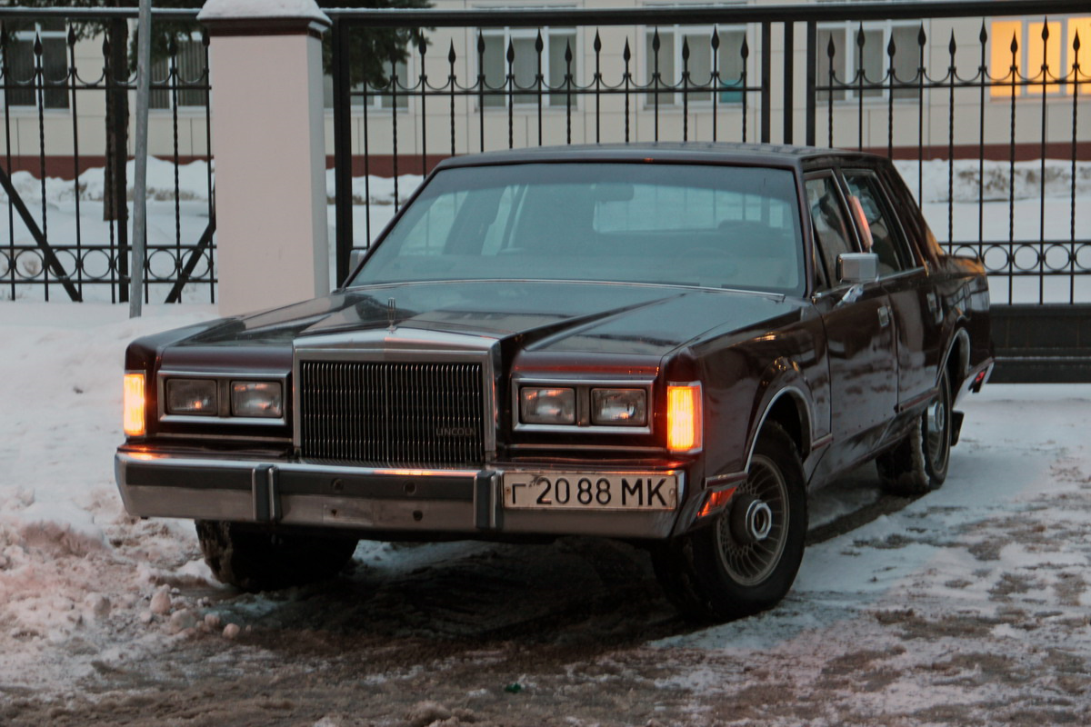 Lincoln Town Car I 5.0 бензиновый 1983 | на DRIVE2