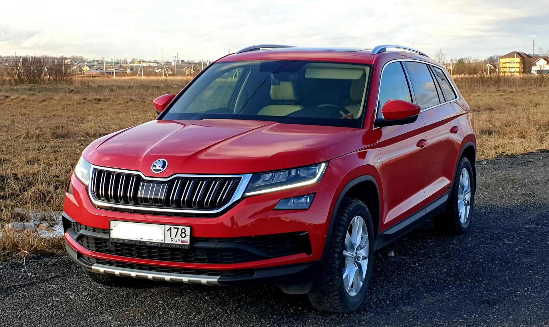 Кодиак стейдж. Skoda Kodiaq 2020. Skoda Kodiaq красный. Kodiaq Style Plus. Skoda Kodiaq красного цвета.