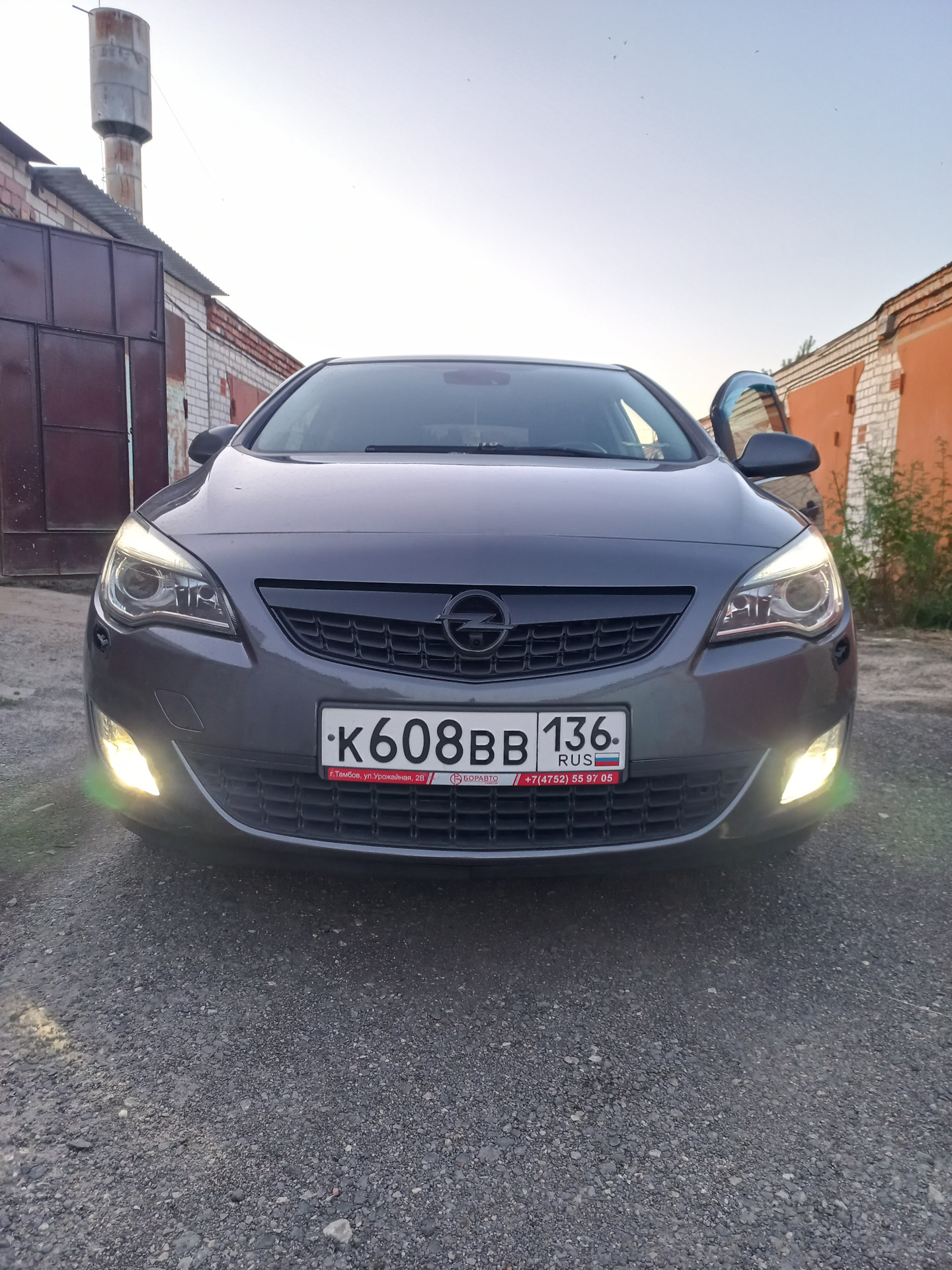 Ночь. Трасса. Пешеход? не, не видел. Или как я решился на BiLED — Opel  Astra J, 1,6 л, 2011 года | тюнинг | DRIVE2