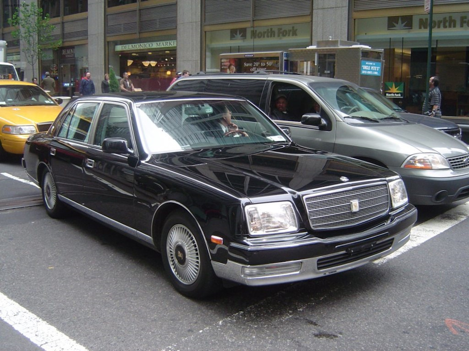 Toyota Century императора Японии