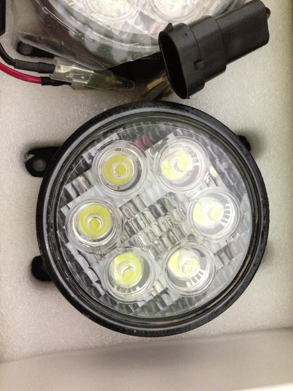 Лампочка паджеро спорт противотуманная фара. Какие птф можно ставить. Фара противотуманная ваз 2121 светодиодные. 89210437 противотуманки диодные. Птф за 4000 рублей.