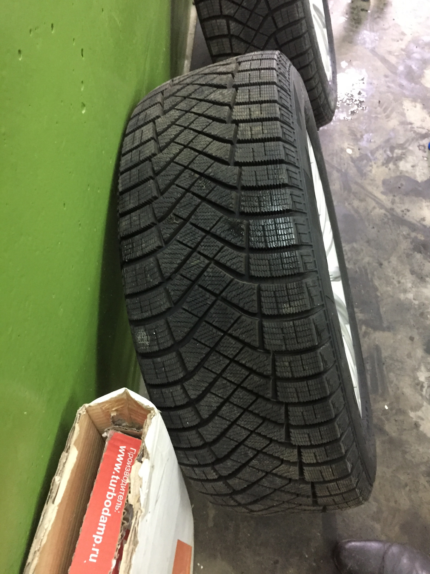 Pirelli ice zero fr 215 65 r16. Пирелли айс Зеро 205/60 r16 липучки. Пирелли айс Зеро липучка. Pirelli Ice Sport 1 17.