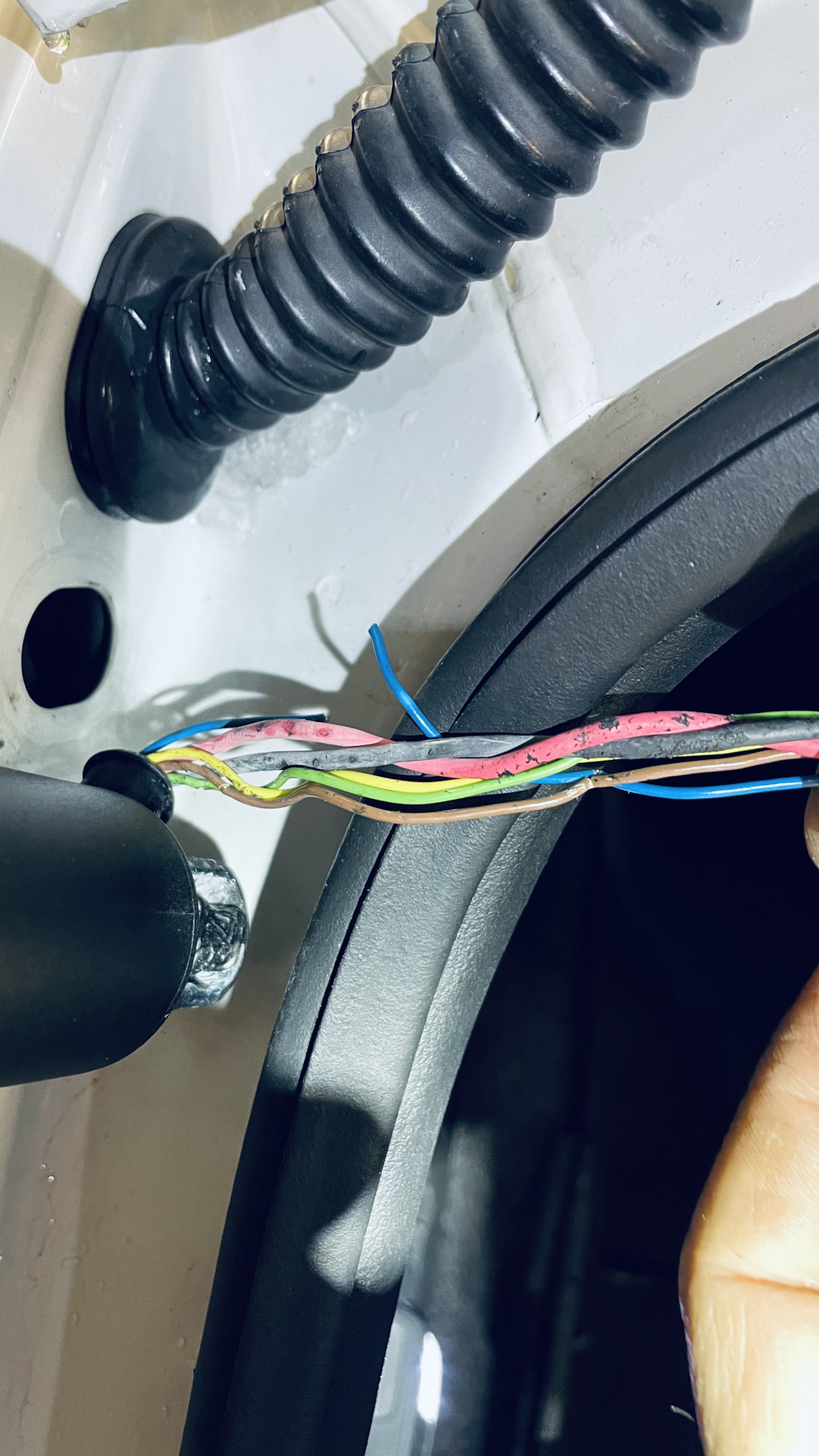 Не работает электрическое открывание и закрывание крышки багажника ...