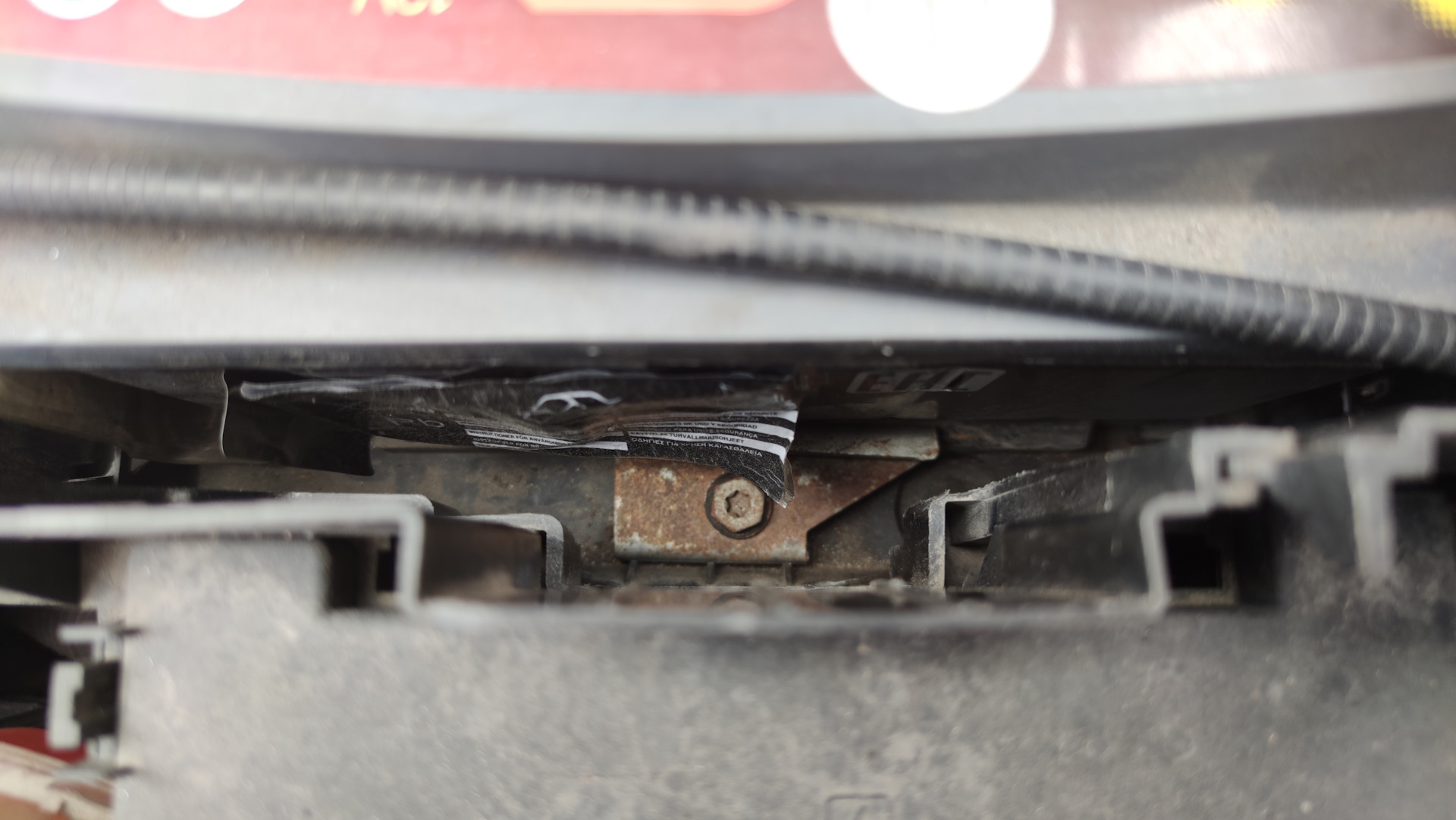 Как крепится аккумулятор в наших чудо авто? Бонус, чехол ключа ...