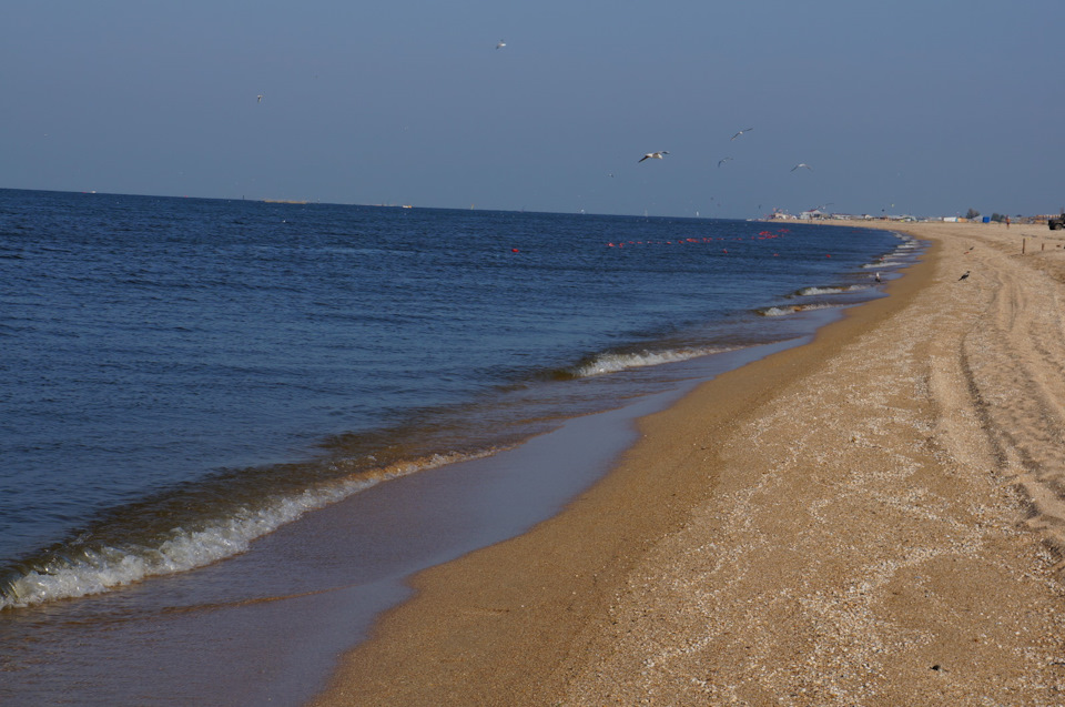 Должанская море. Ейск Должанская коса. Должанская коса два моря. Должанская коса кемпинг.