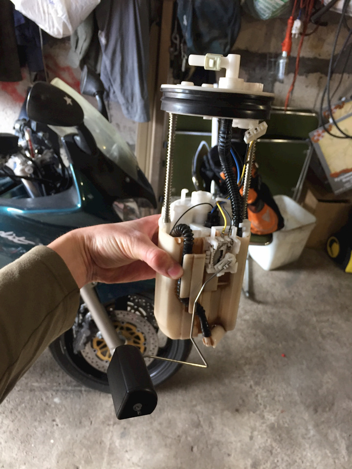 Друзья! Помогите! Не работает датчик бензина. — Honda CR-V (RD4, RD5 ...