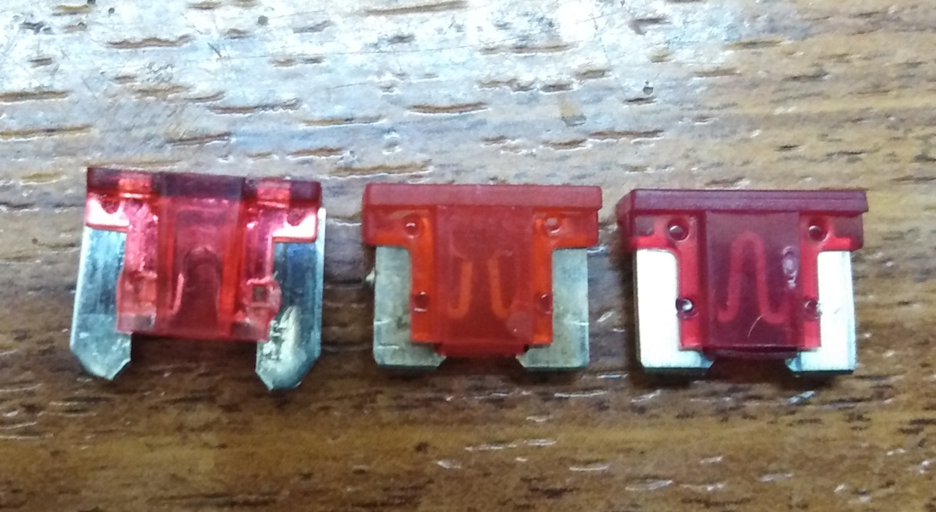 Свечи, держатель смартфона в CD-слот, предохранители — KIA Ceed (2G), 1 ...