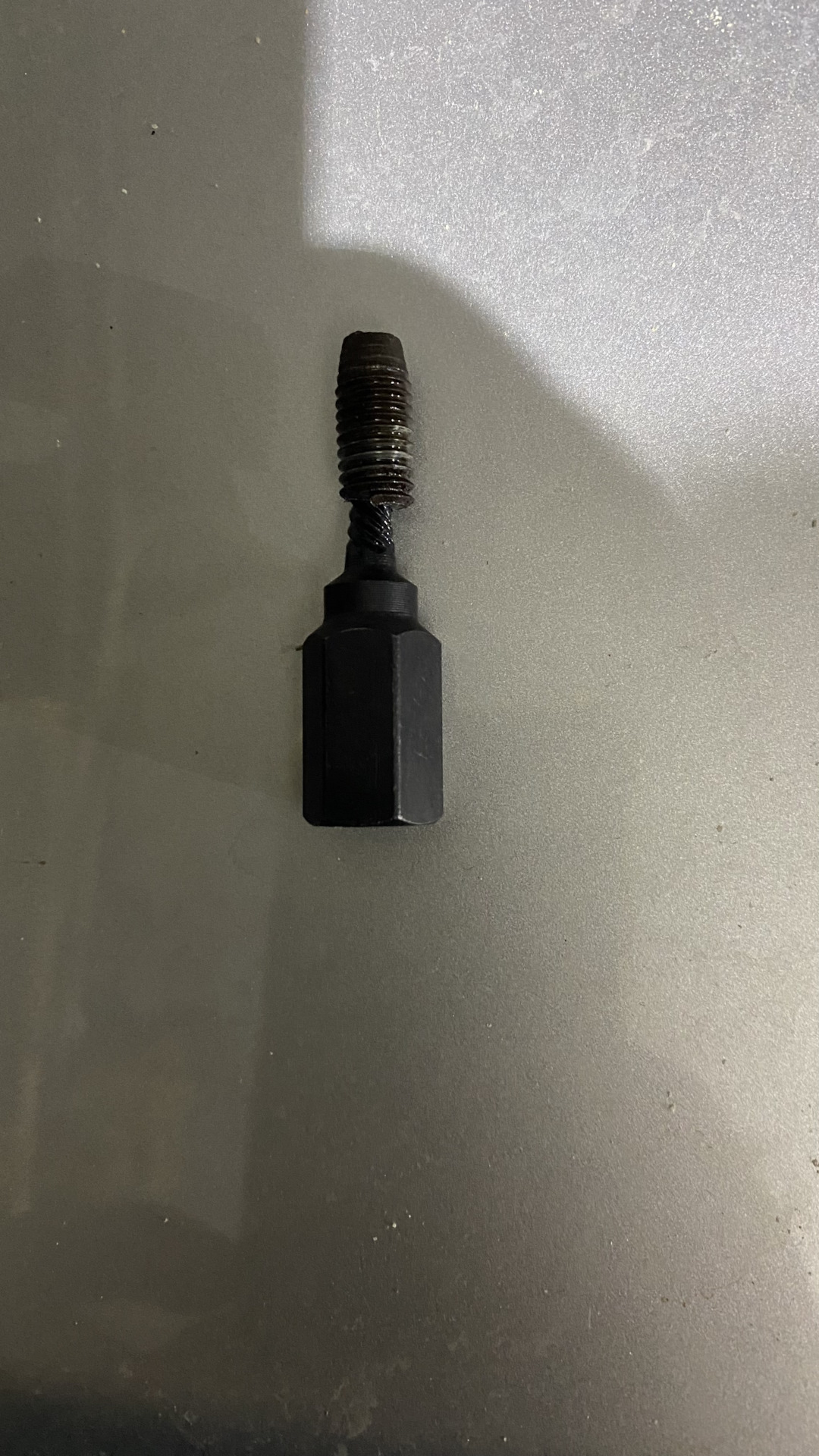 Как высверлить обломыш болта? — KIA Rio (3G), 1,6 л, 2016 года | другое ...