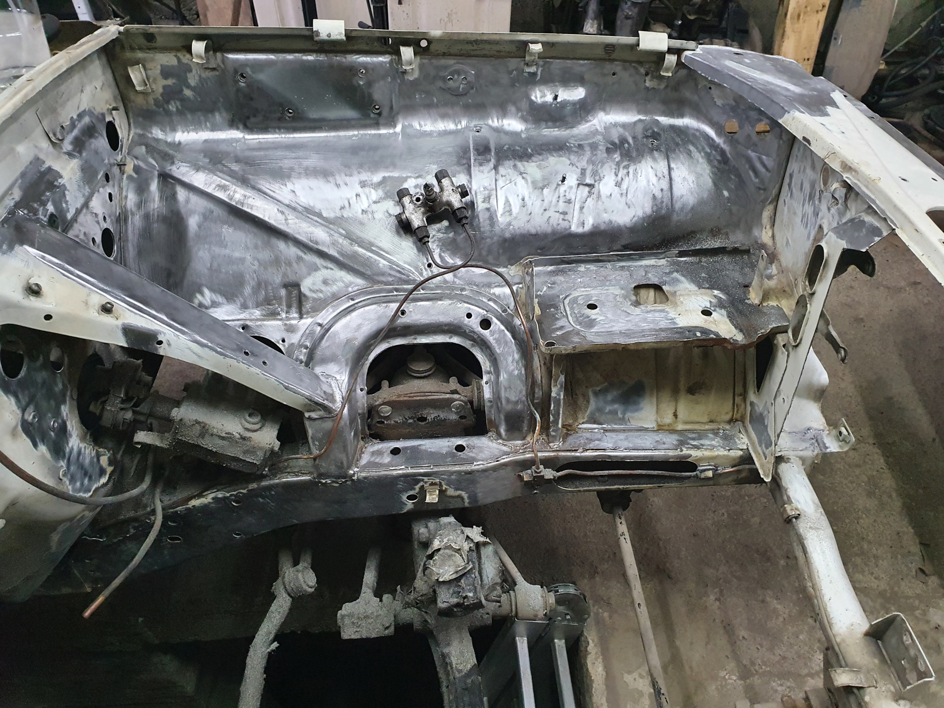 Зачистка от старой краски — ГАЗ 2410, 2,4 л, 1988 года | кузовной ...