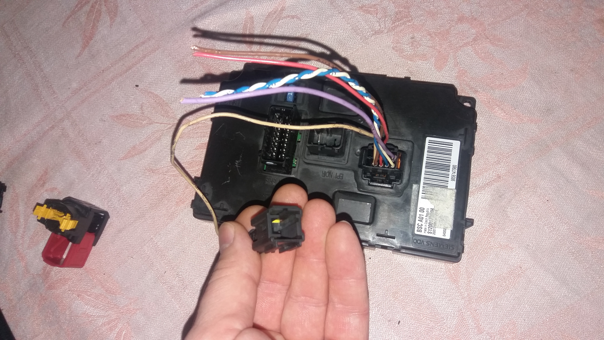 Что это за провода, нашёл в багажнике — Peugeot 607, 2,2 л, 2005 года ...