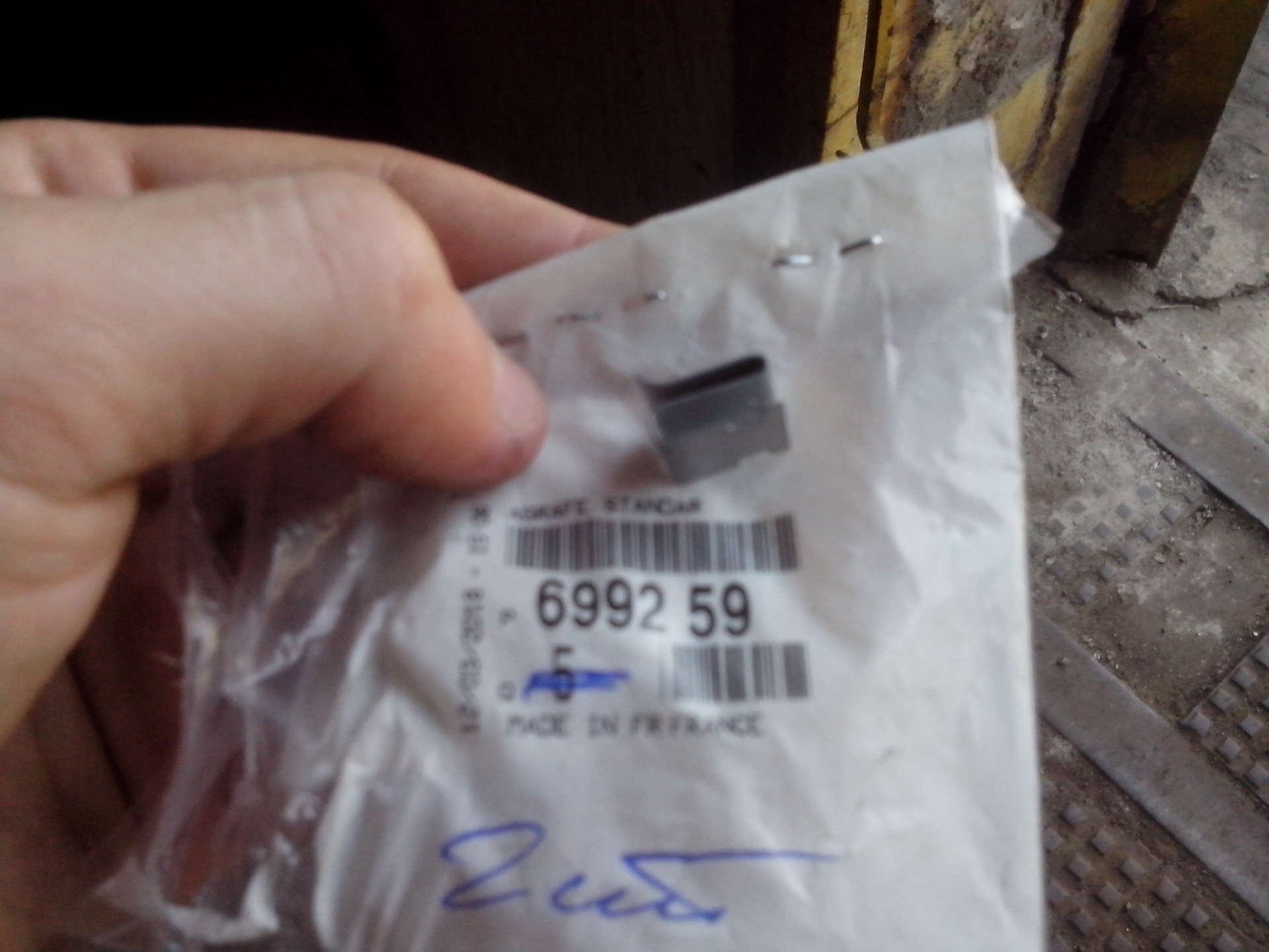 Фиксатор пыльника амортизатора Peugeot 307 — Peugeot 307 SW, 1,6 л ...