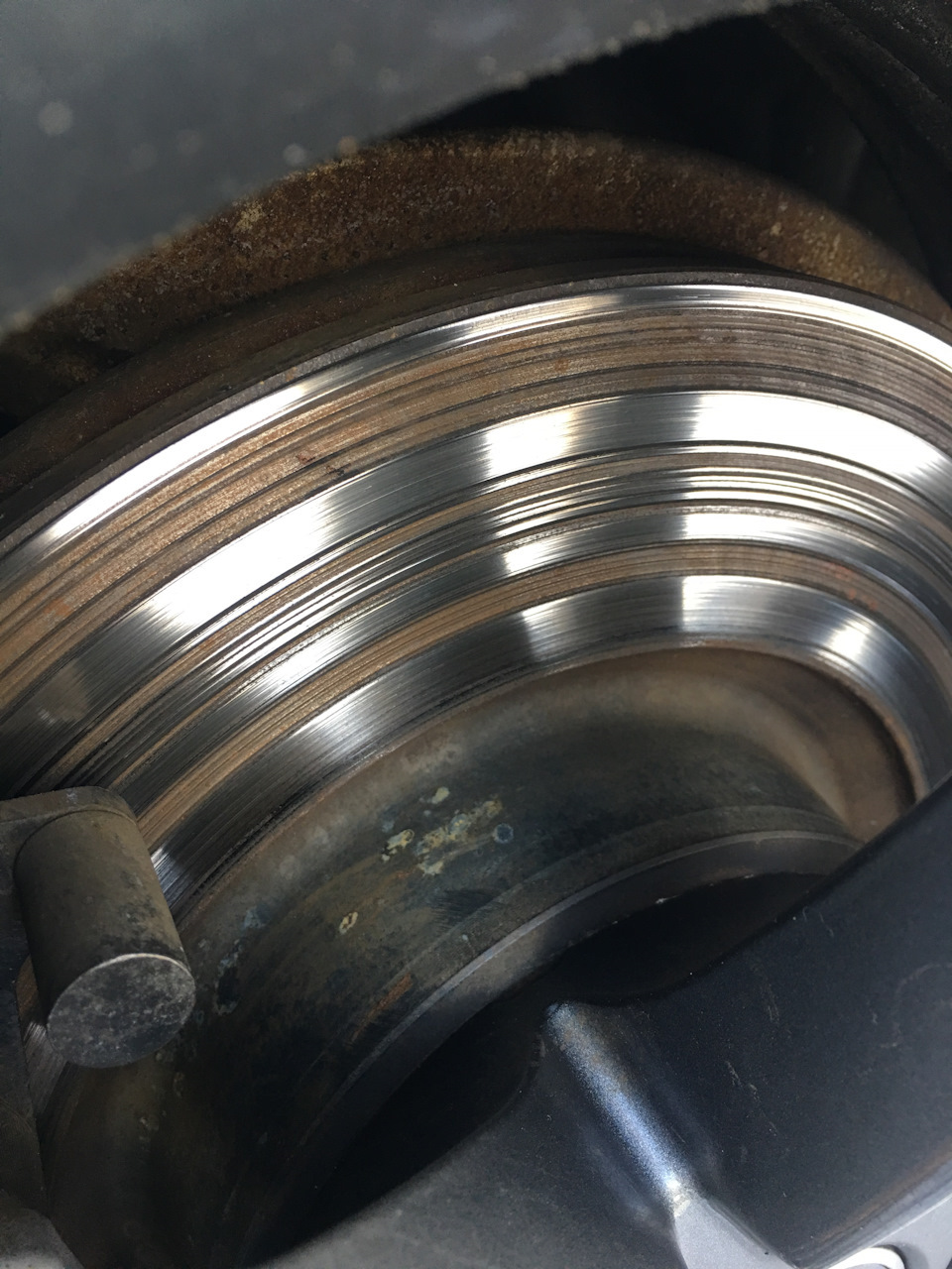 Глубокая царапина-полоса на тормозном диске — Audi A4 Allroad (B9), 2 л ...