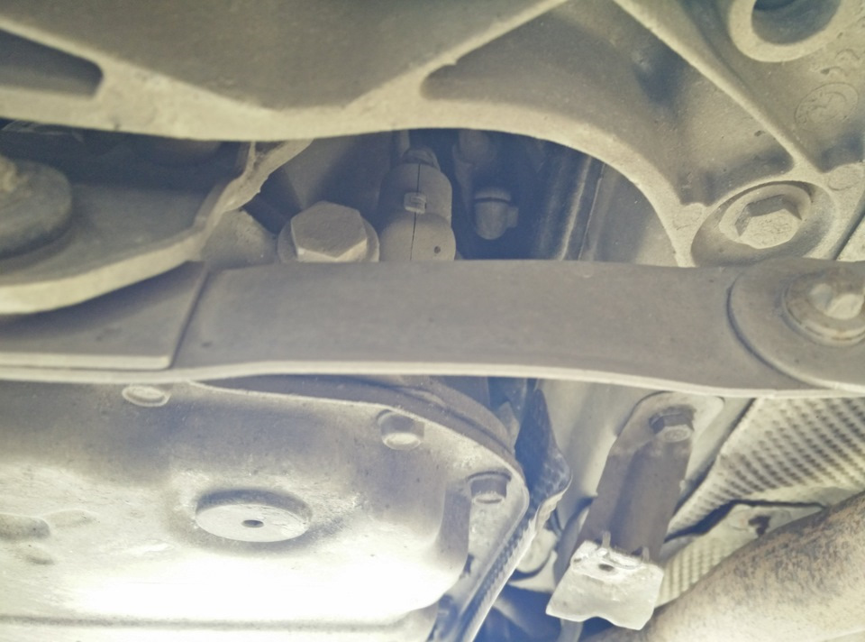 Масло акпп е60. Сливная пробка масла е 46 бмв. Бмв е39 автомат. Масло акпп бмв х5 е53. Контрольная пробка акпп на бмв х5.