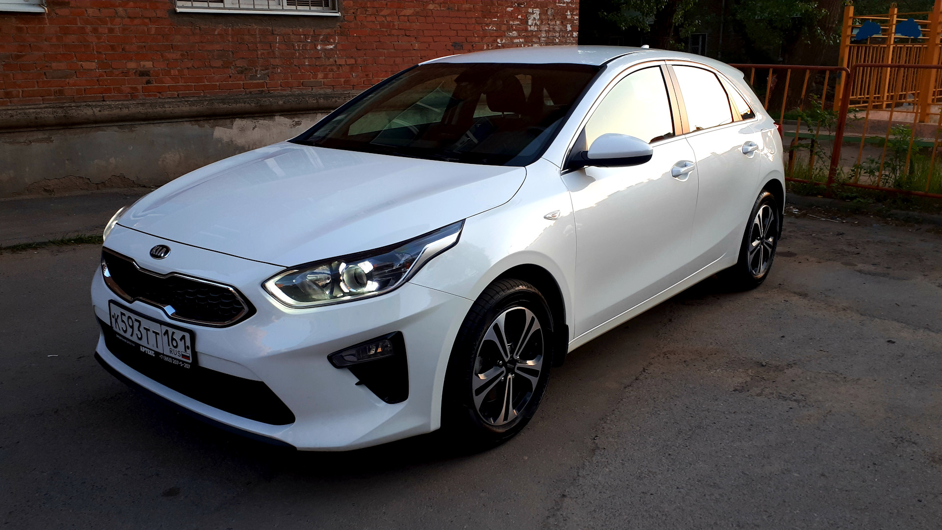 Kia Ceed 2020 5 дверей белая