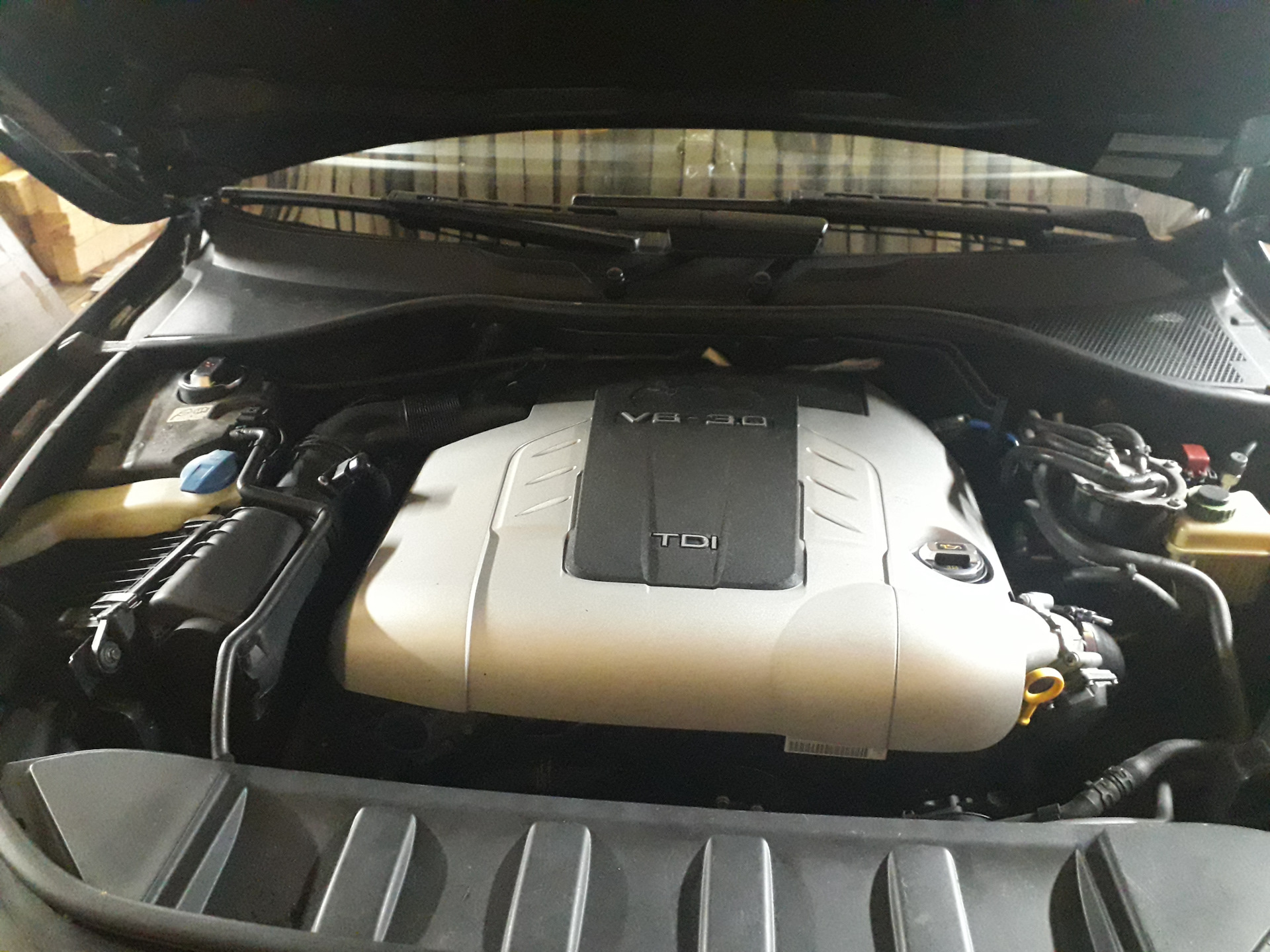 Крышка масляной горловины в стиле Audi R8 — Audi A8 (D3), 3 л, 2006 ...