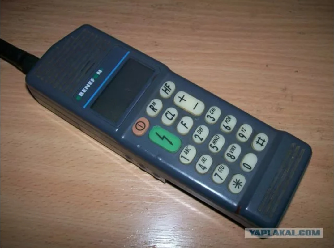 Мобильные телефоны 90. Моторола дампс 1997. Motorola сотовый 90. Моторола радиотелефон 2000 год. Дельта радиотелефон 90е.