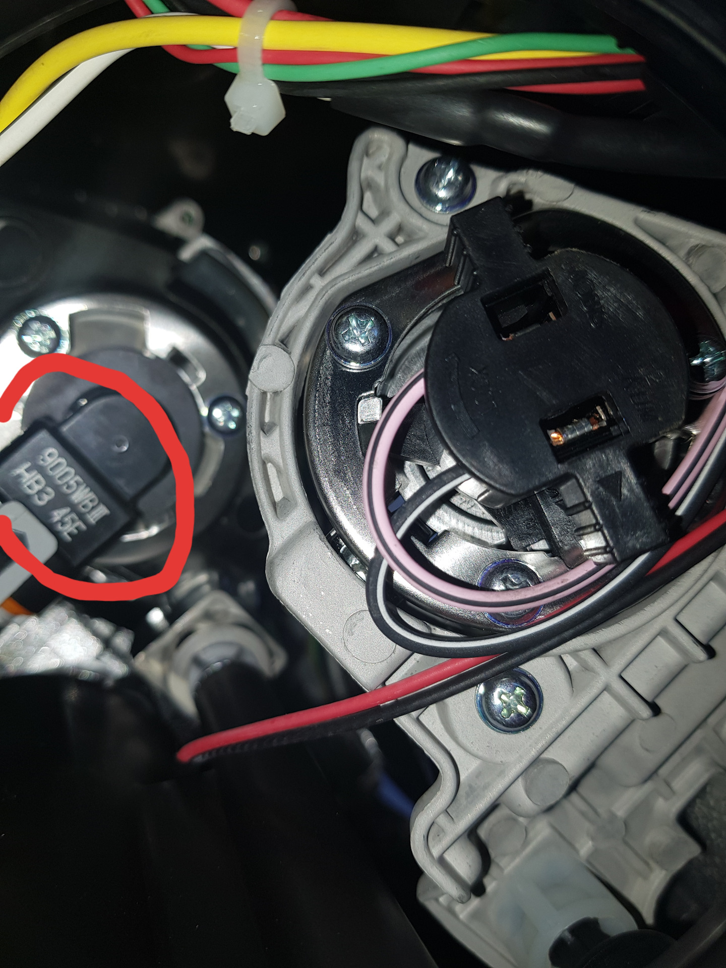 Как снять лампу в поворотной фаре? Или она продается в сборе — Hyundai ...