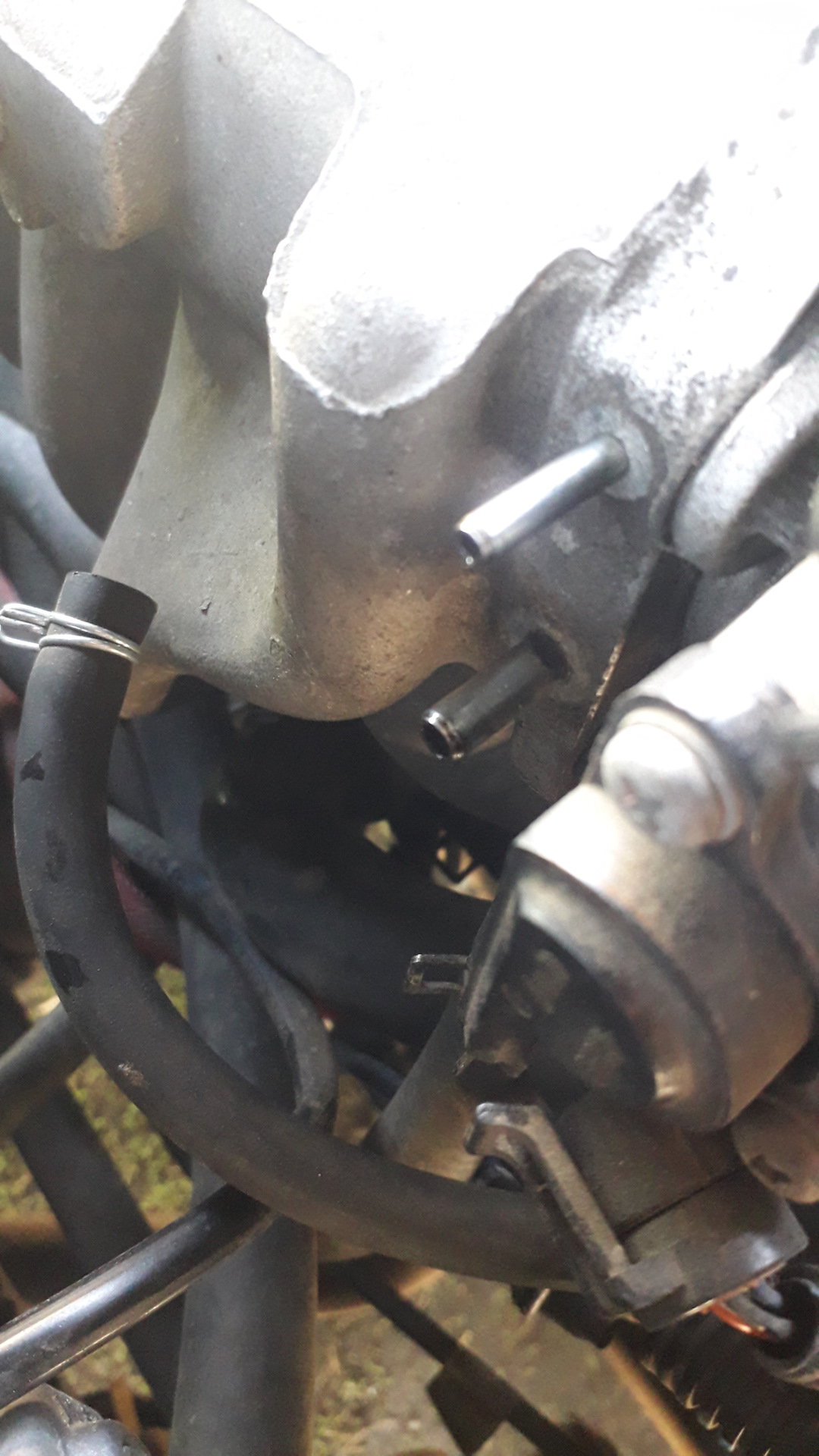 Замена воздушного патрубка+патрубка вентиляции картера от клапанной ...