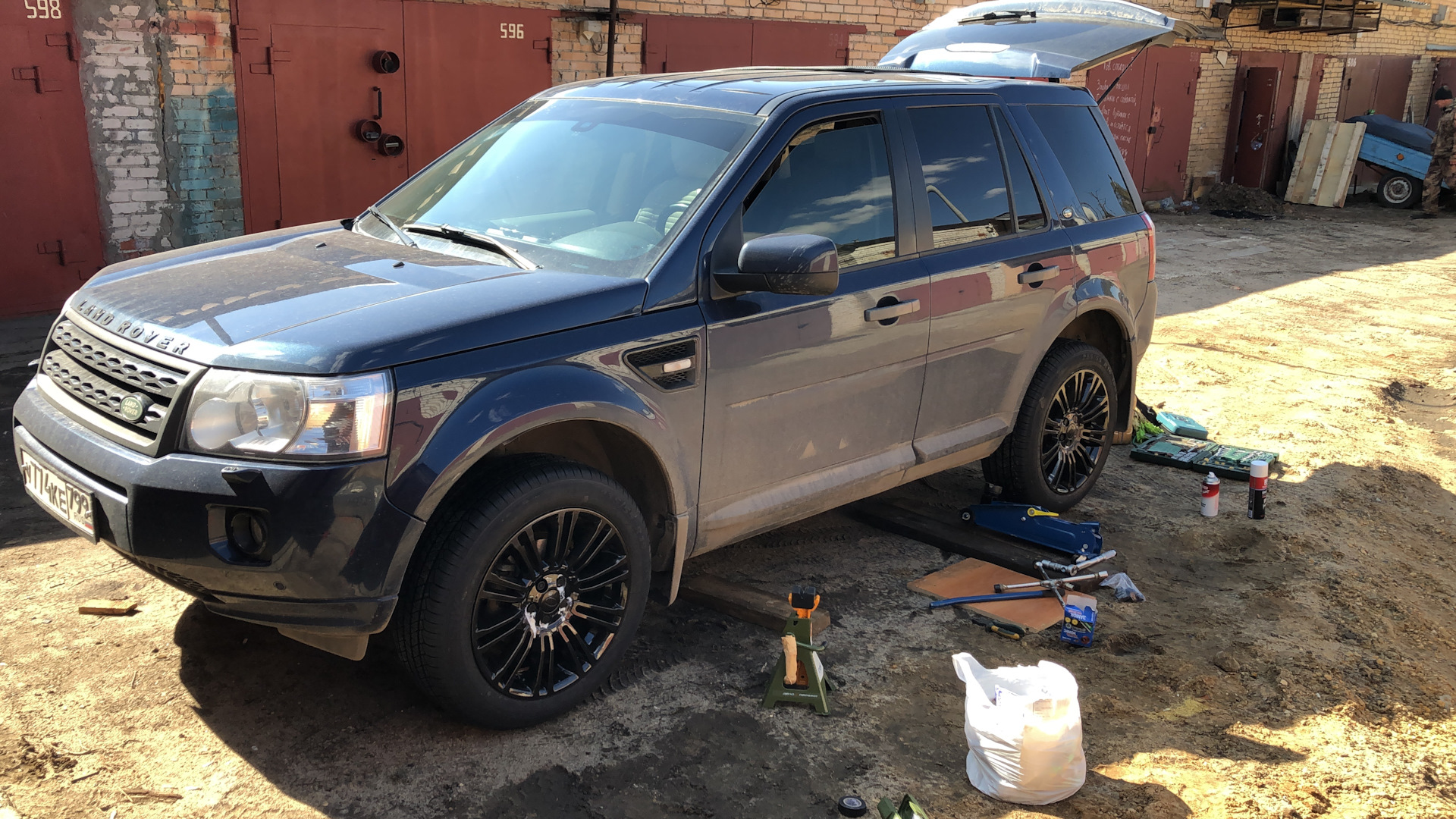 Крутятся колёса, машина едет… — Land Rover Freelander 2, 2,2 л, 2013 года |  колёсные диски | DRIVE2