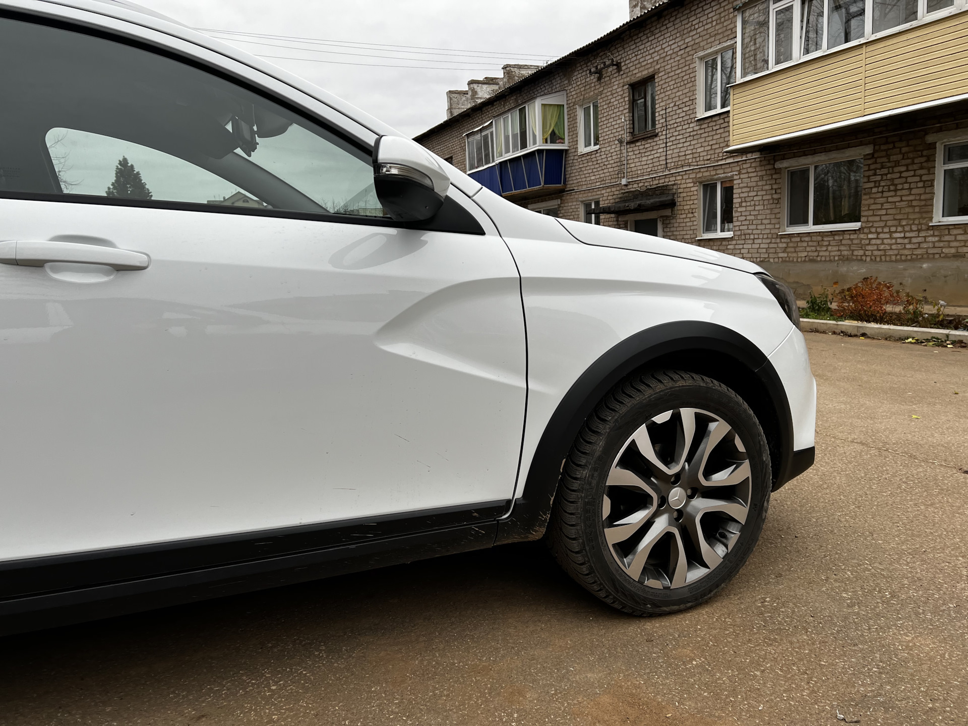 Колпак на диск XRAY Cross R17 — Lada Vesta SW Cross (1G), 1,6 л, 2019 ...