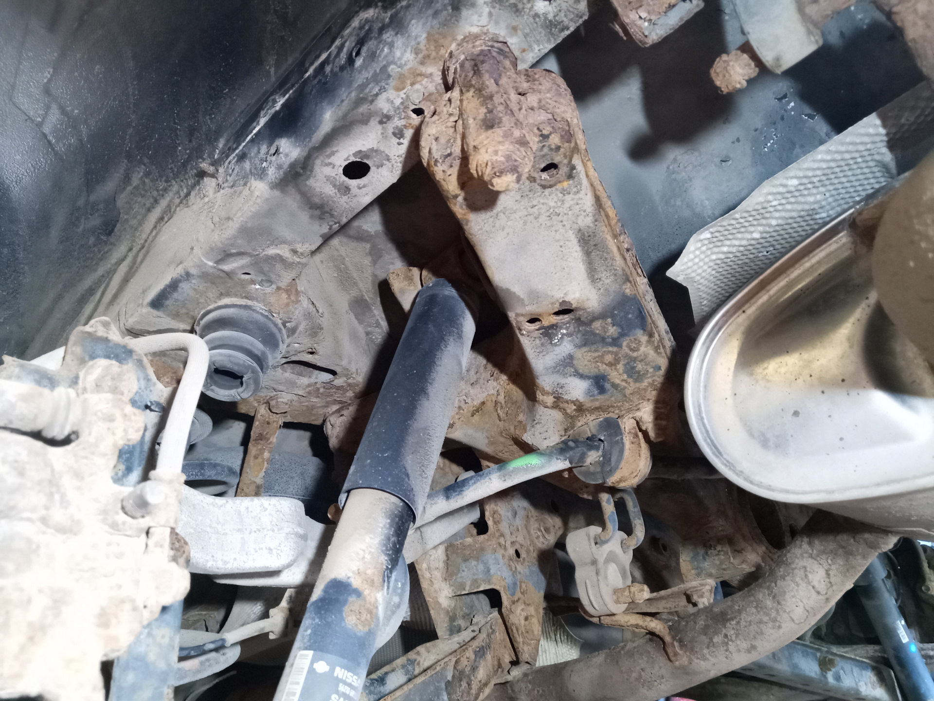 Пушсало на днище спустя год! — Nissan Qashqai (1G), 1,6 л, 2012 года ...