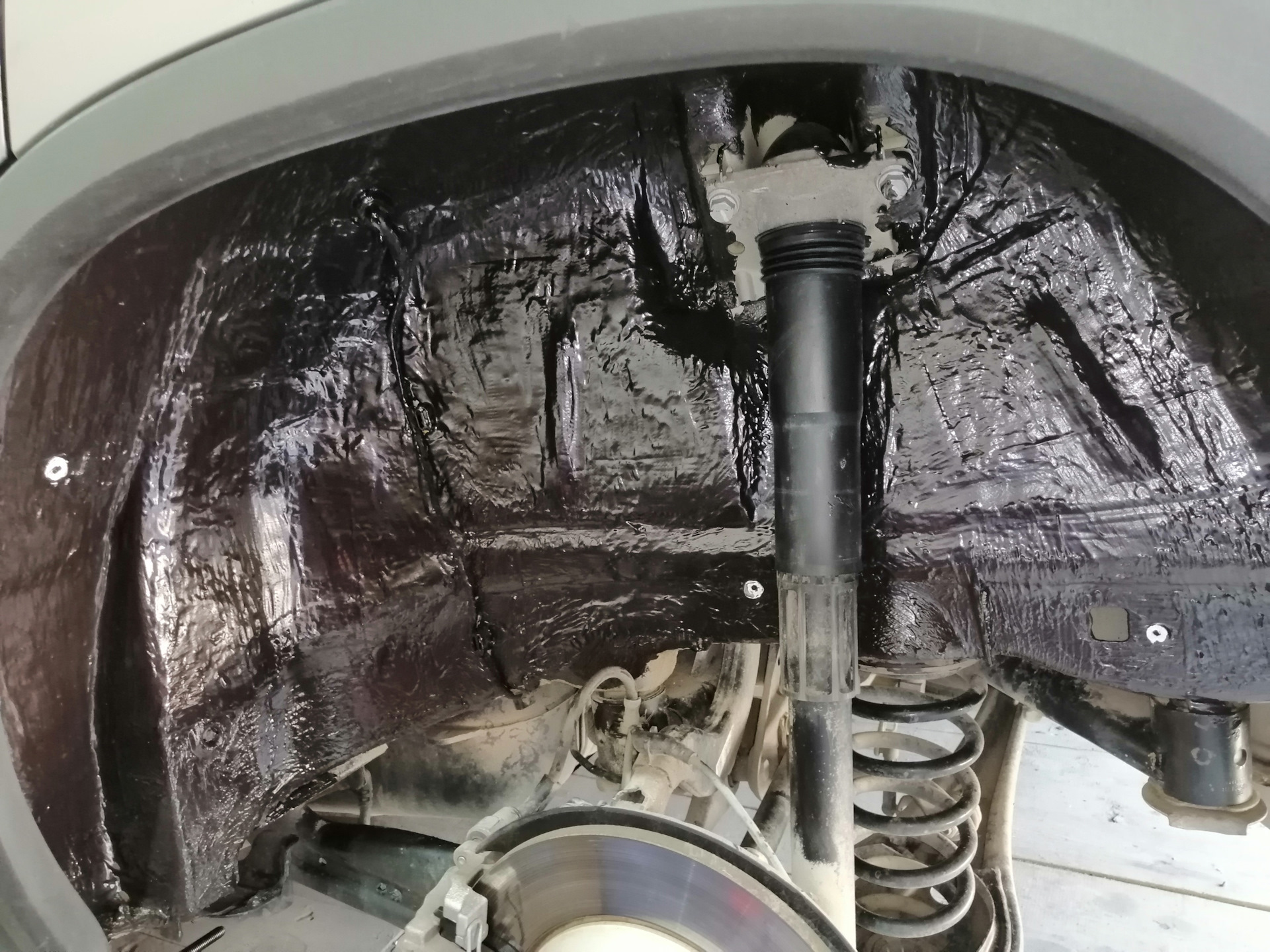 Как зашумить арки снаружи? — Skoda Kodiaq, 2 л, 2020 года | своими ...