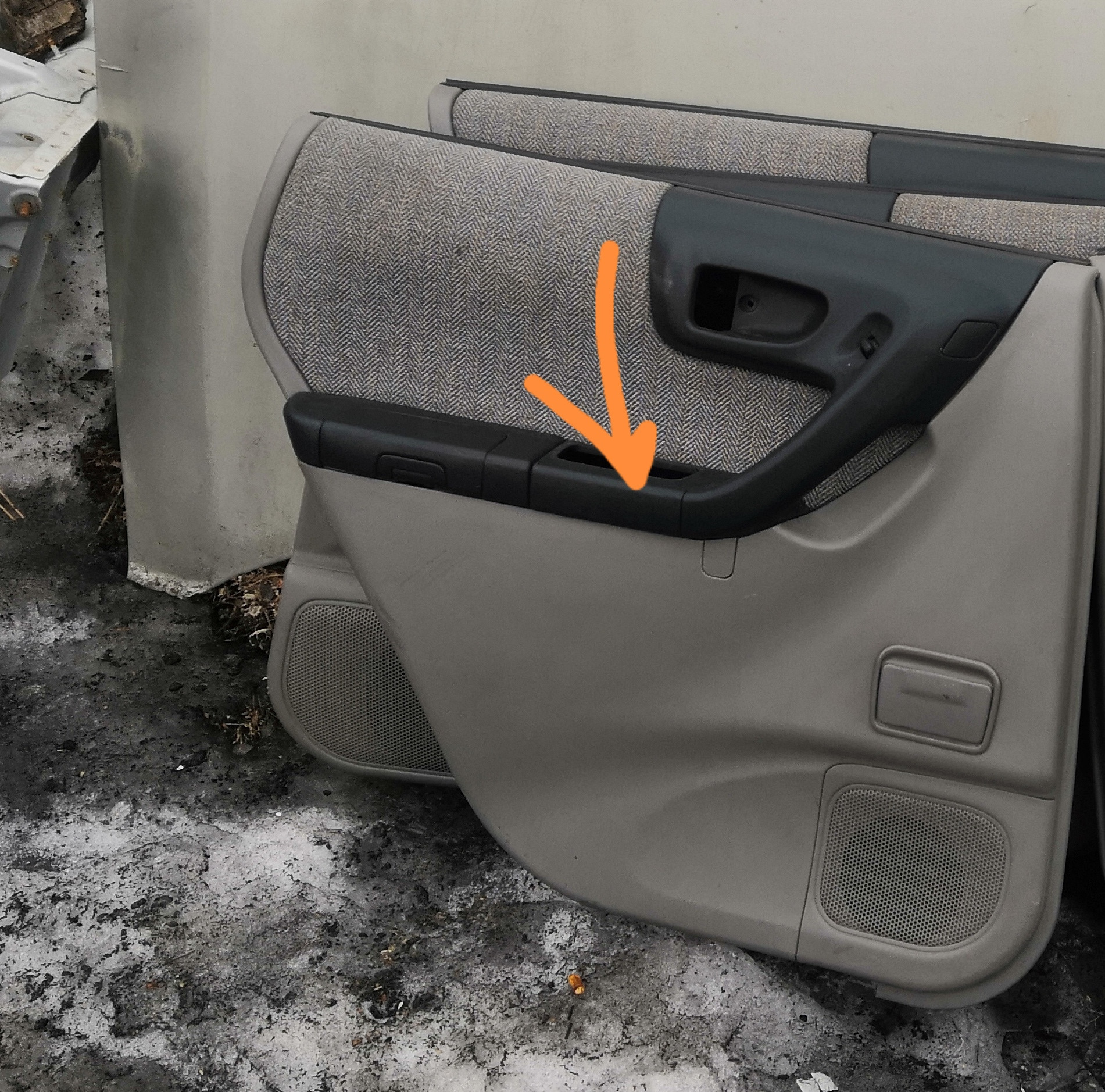 Подскажите, как снимается обшивка задней двери? — Subaru Forester (SF ...