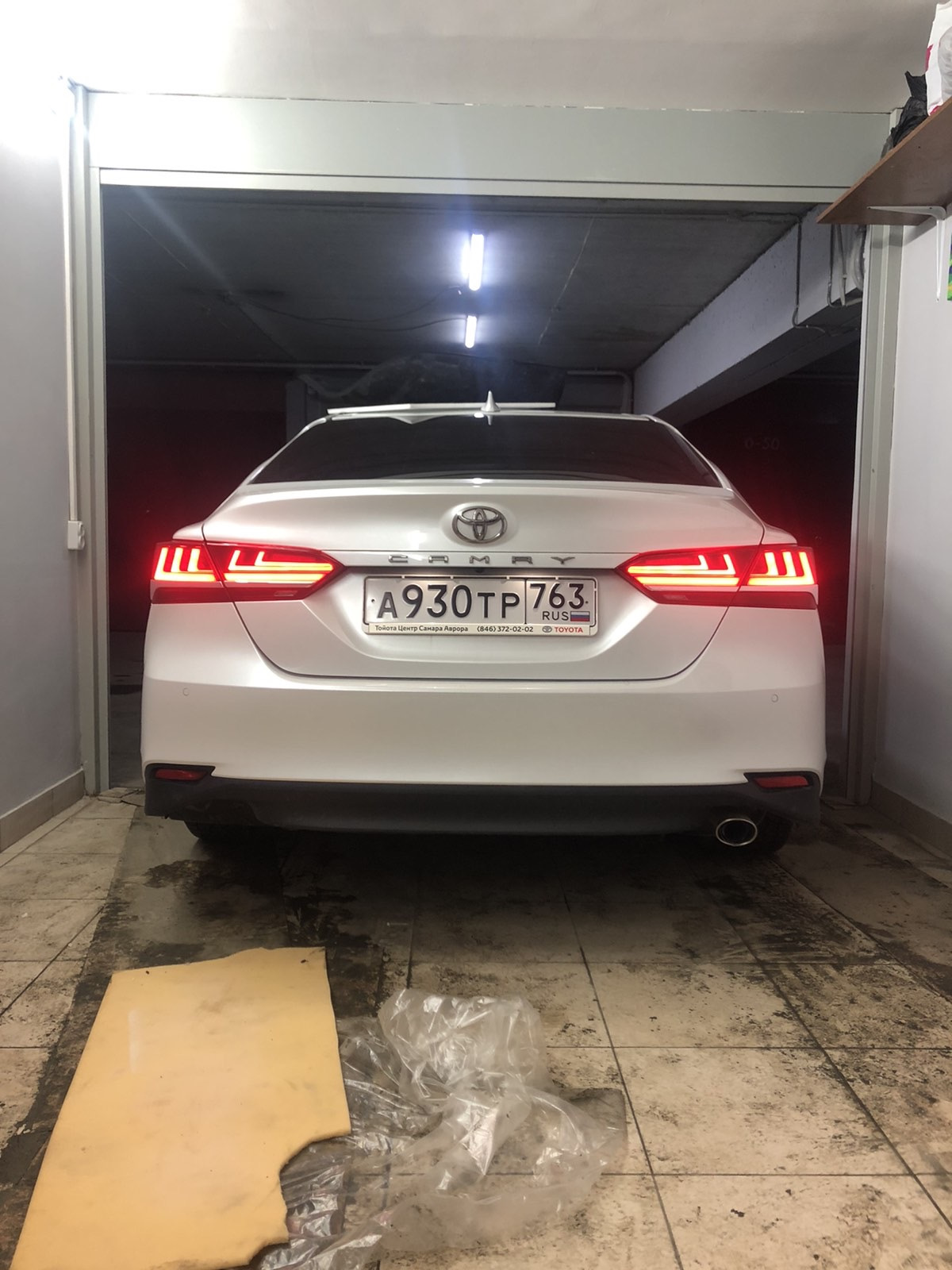Потеет задняя левая фара крышки багажника — Toyota Camry (XV70), 2,5 л ...