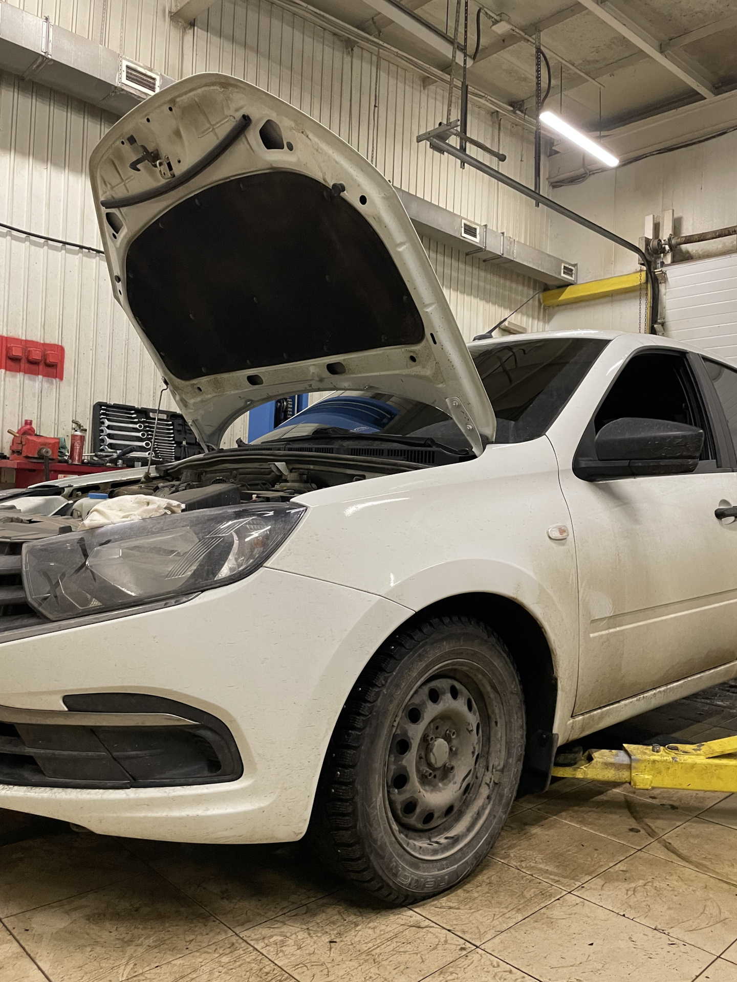 Небольшое занижение -70 — Lada Гранта Лифтбек (2G), 1,6 л, 2018 года ...