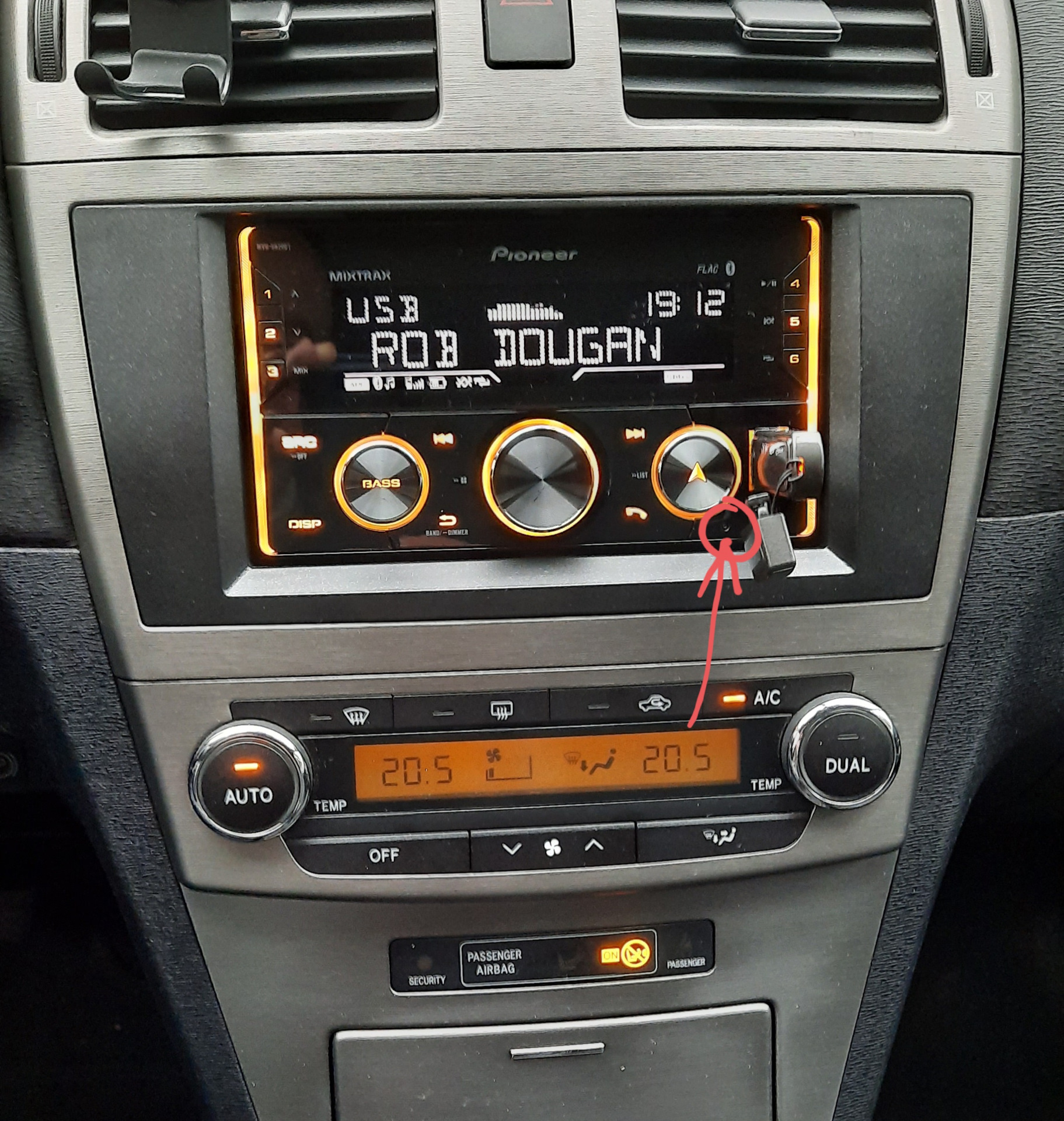 Замена штатного ГУ на Pioneer MVH-S620BT — Toyota Avensis III, 1,6 л, 2010  года | автозвук | DRIVE2