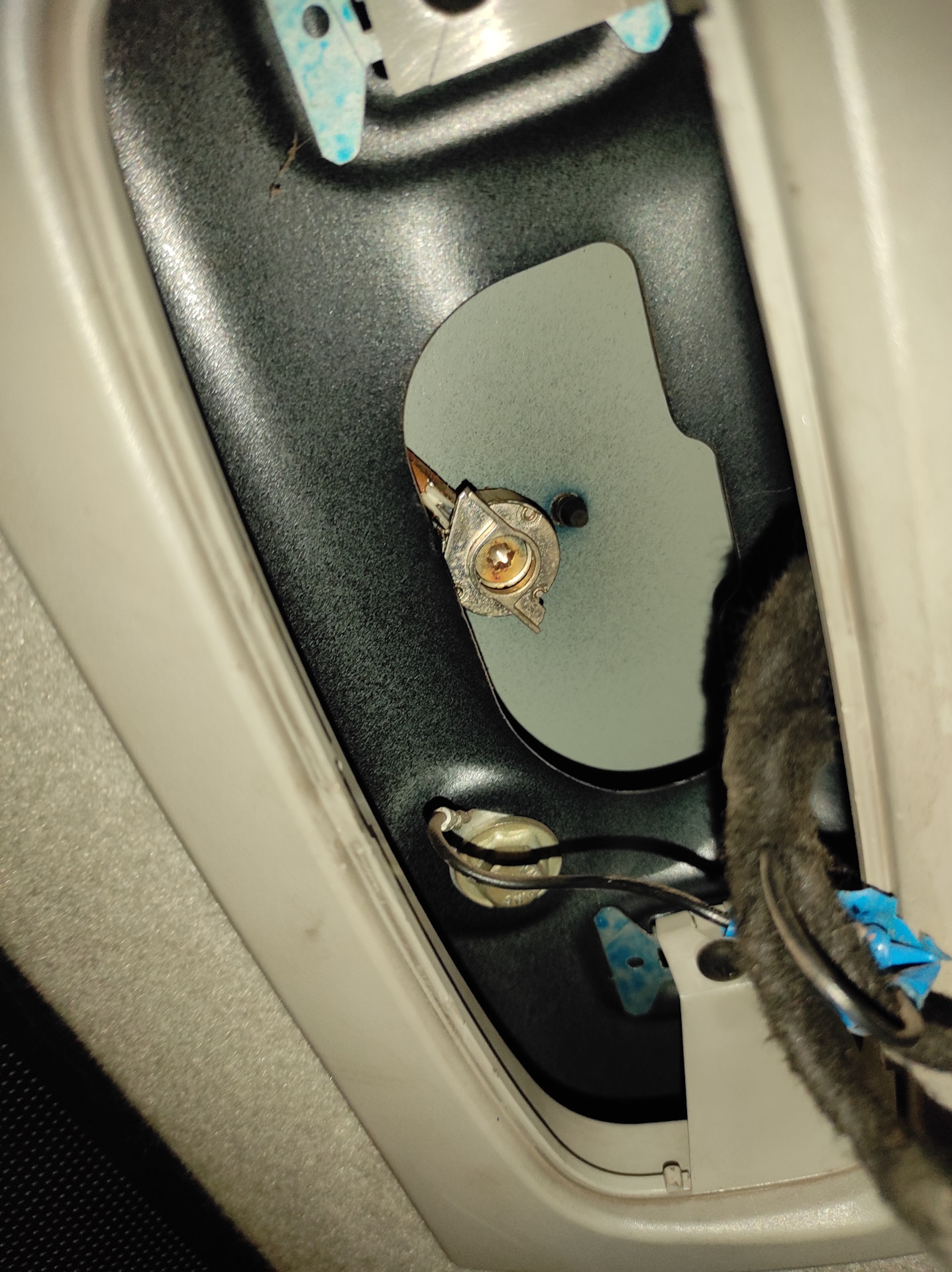 Штатный центральный замок — Ford Focus Sedan II, 1,8 л, 2007 года