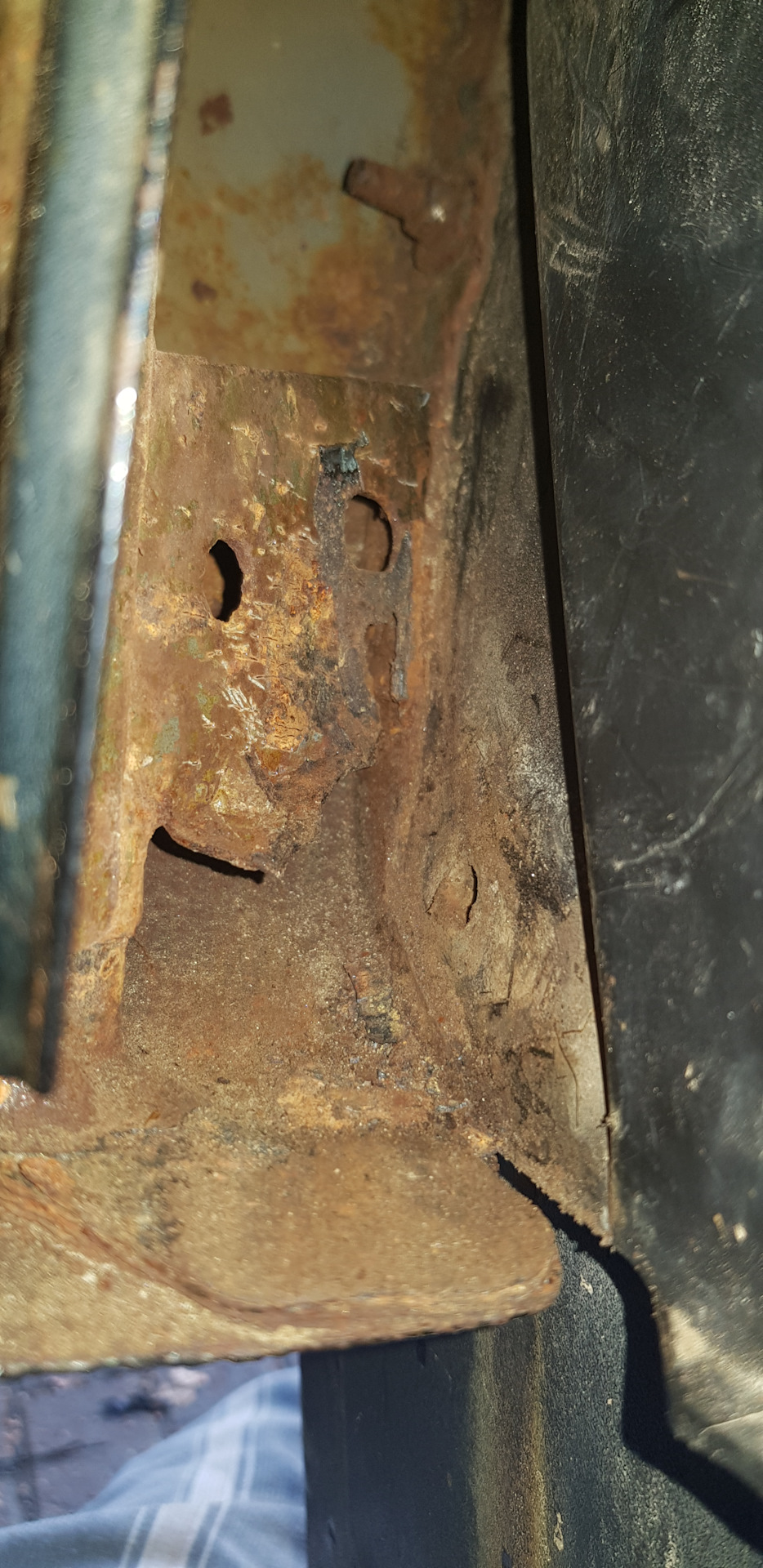 Взгляд снизу — Volkswagen Amarok, 2 л, 2011 года | визит на сервис | DRIVE2