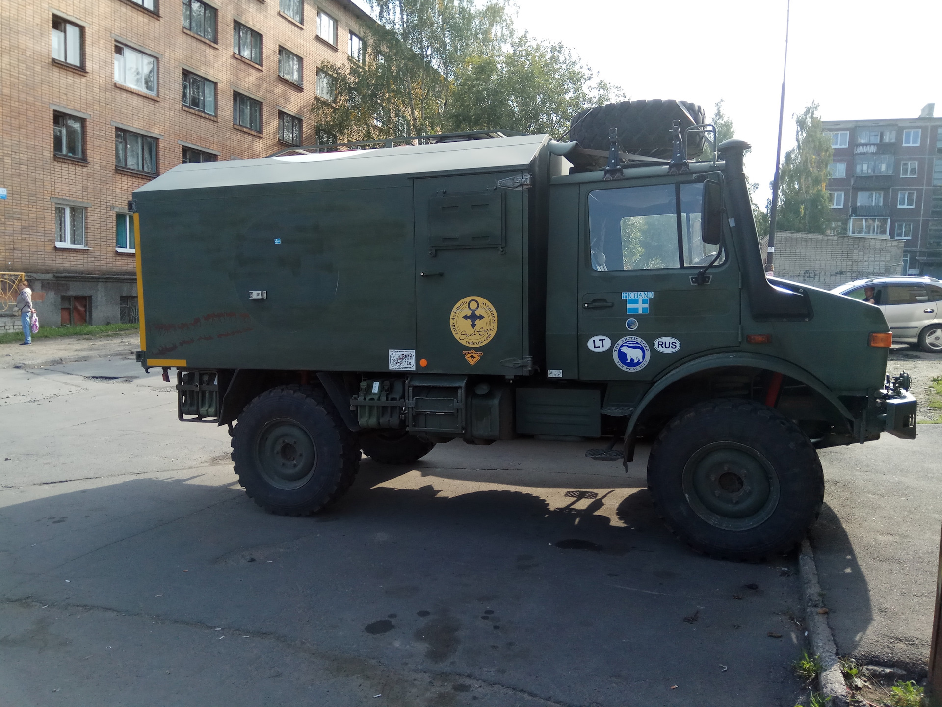 И пришел спаситель: мобильный бункер на базе Mercedes-Benz Unimog за 10  миллионов — «Грузовики, автобусы, спецтехника» на DRIVE2