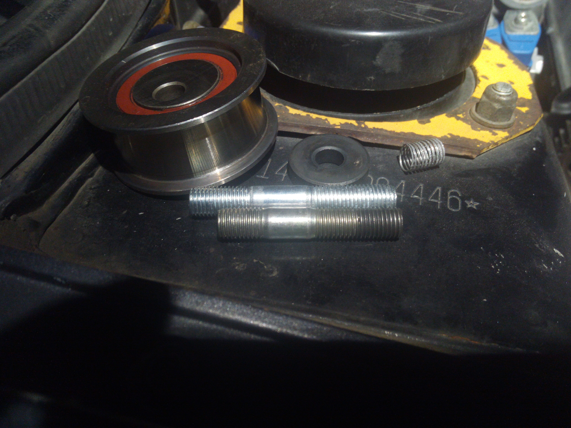 Ввертыш ролик грм. Резьба ролика грм. Поло 1. Шпилька ремонтная грм ваз 2108. 4 сорвало резьбу натяжного ролика грм.