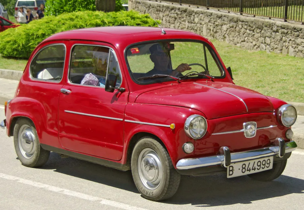 Машина Seat 600