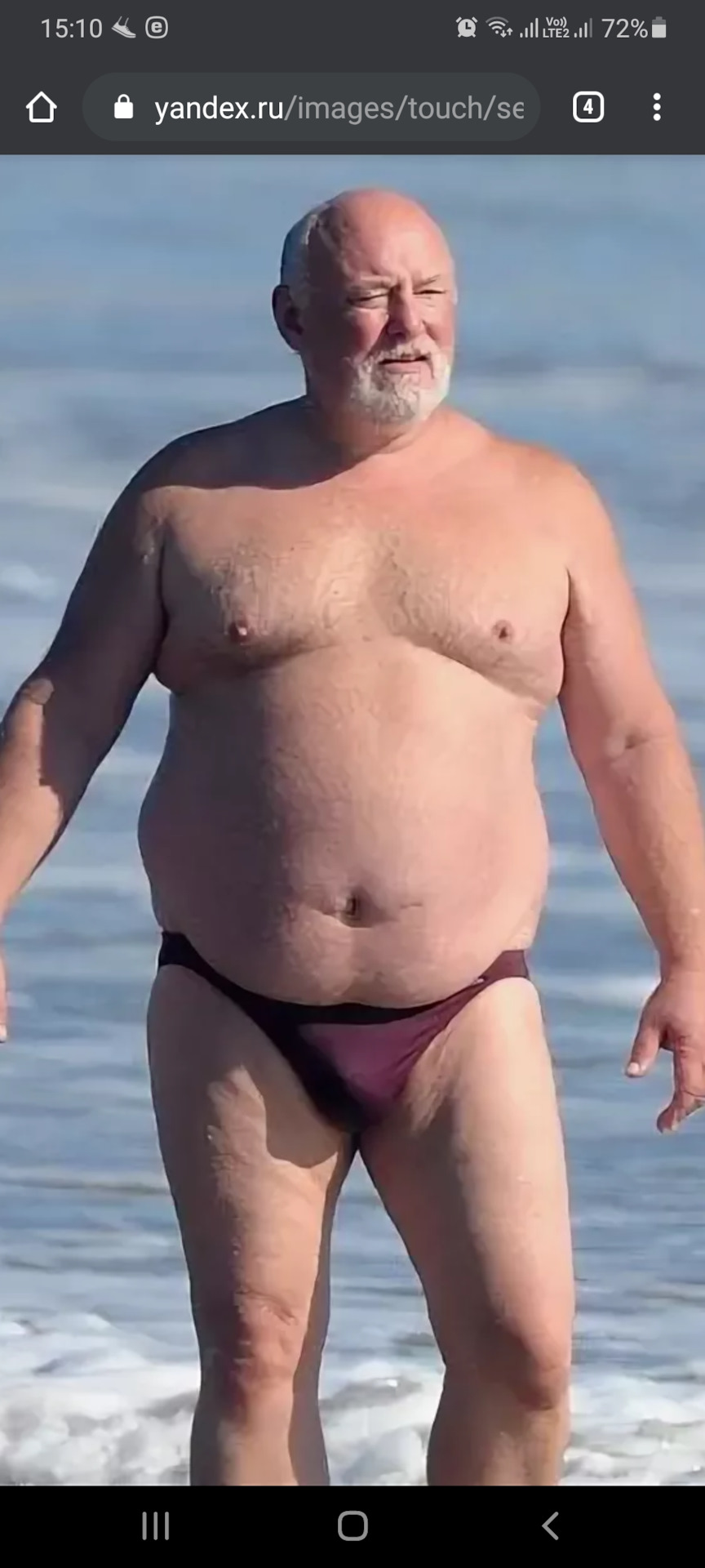 Толстый дед видео. Толстый мужчина в плавках.